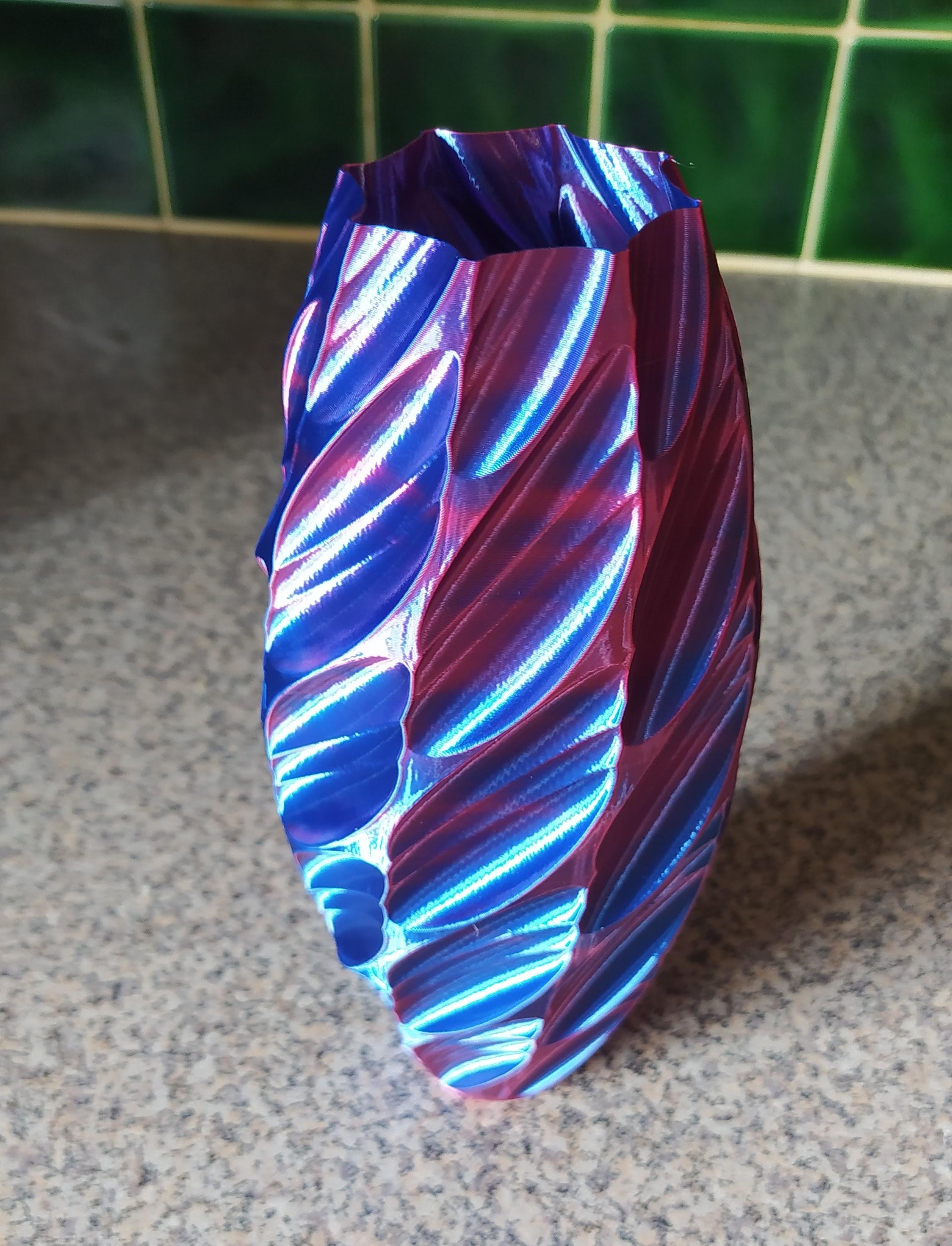 Swirling Leaves Vase - In dual colour silk PLA. Love the effect with this design. Model prints easily in spiralise mode too, no fiddling with settings required.  - 3d model
