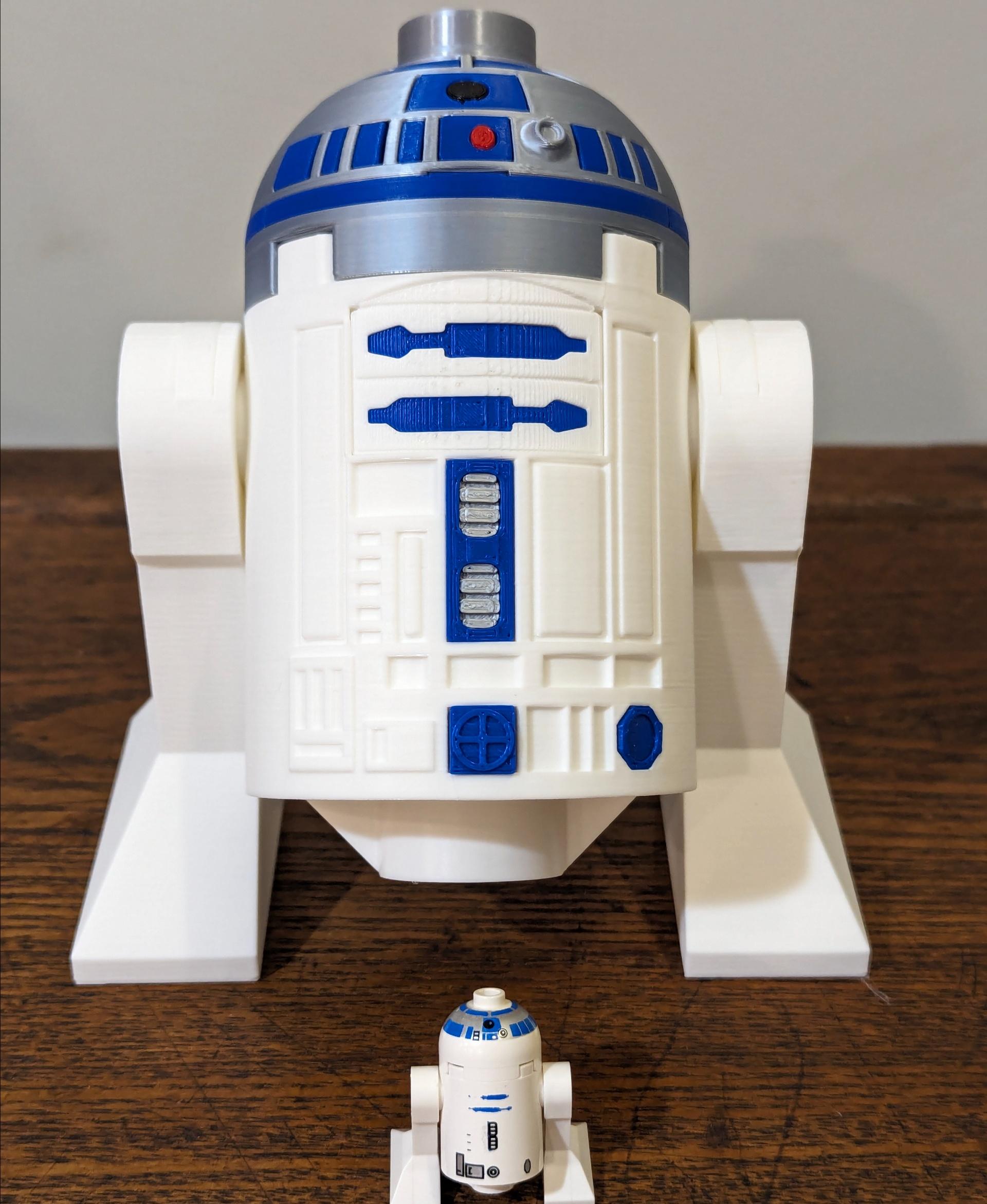 R2-D2 (6:1 LEGO-inspired brick figure, NO MMU/AMS, NO supports, NO glue) - Fun model!  Printed in Polymaker PolyLite White, Sliceworx Silk Silver and Royal Blue, and little bit of Prusament Lipstick Red and some generic black. - 3d model