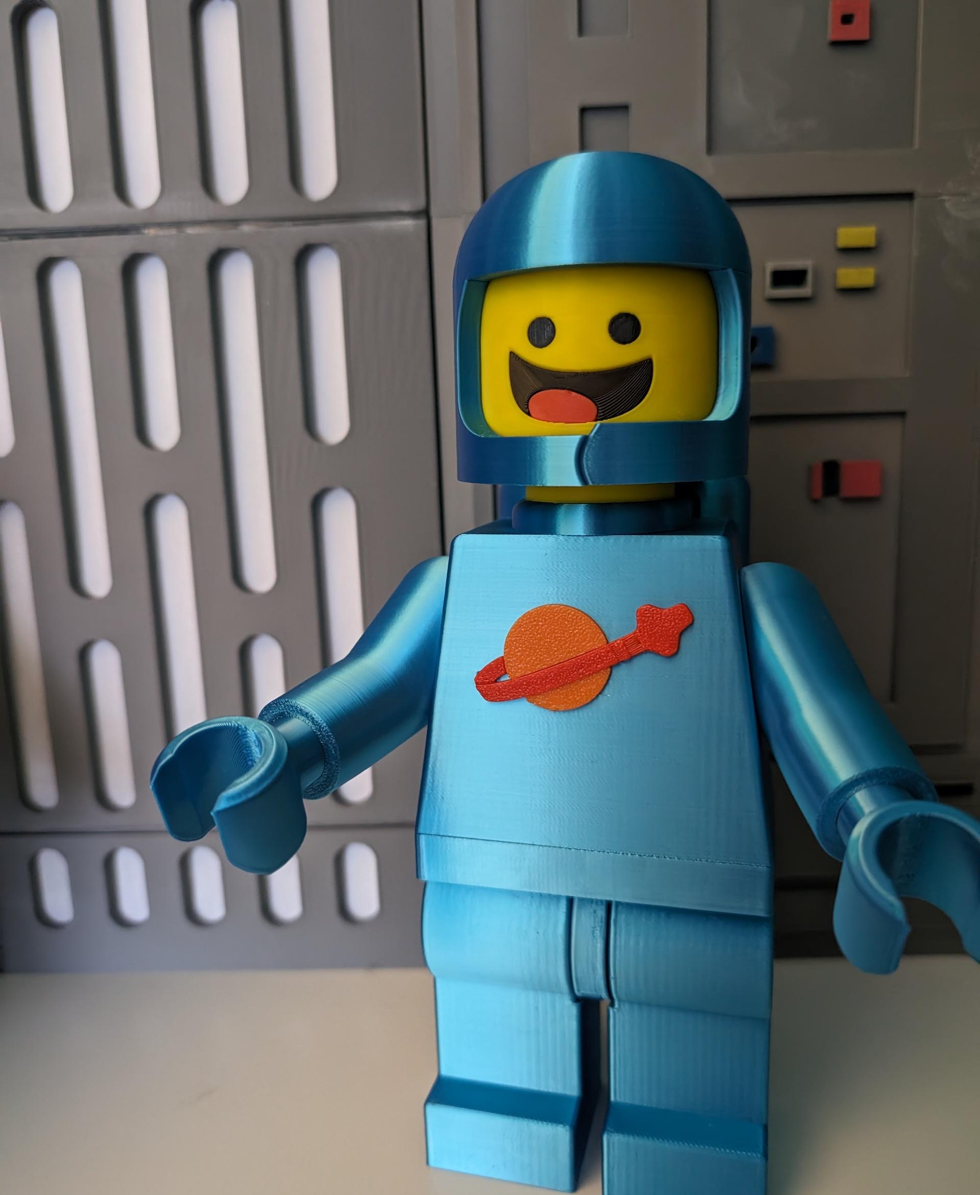 Benny's Head and Helmet (6:1 LEGO-inspired brick figure, NO MMU/AMS, NO supports, NO glue) - What a happy chap! - 3d model
