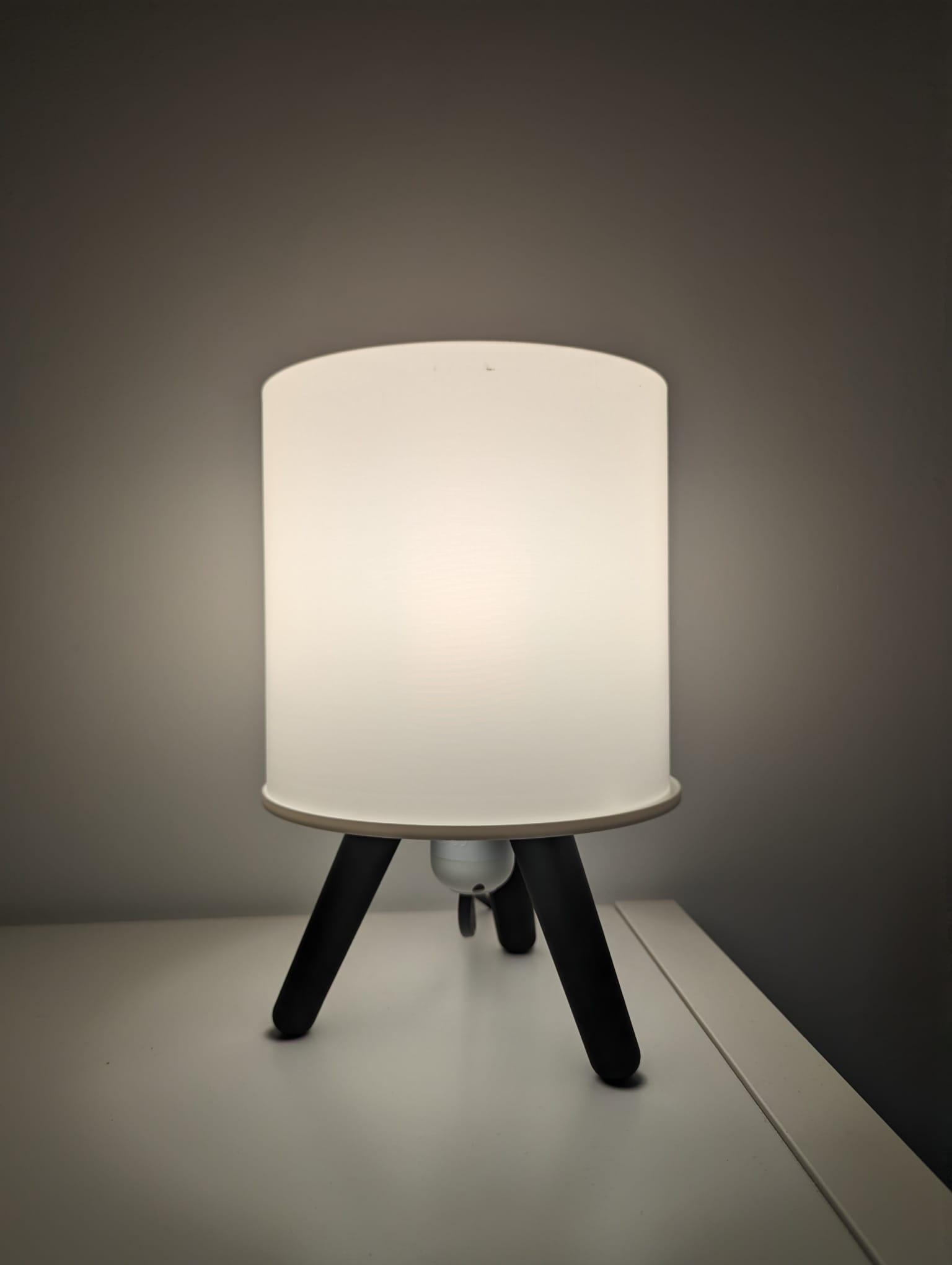 Luminaire Essence: Modern E27 Lamp 3d model
