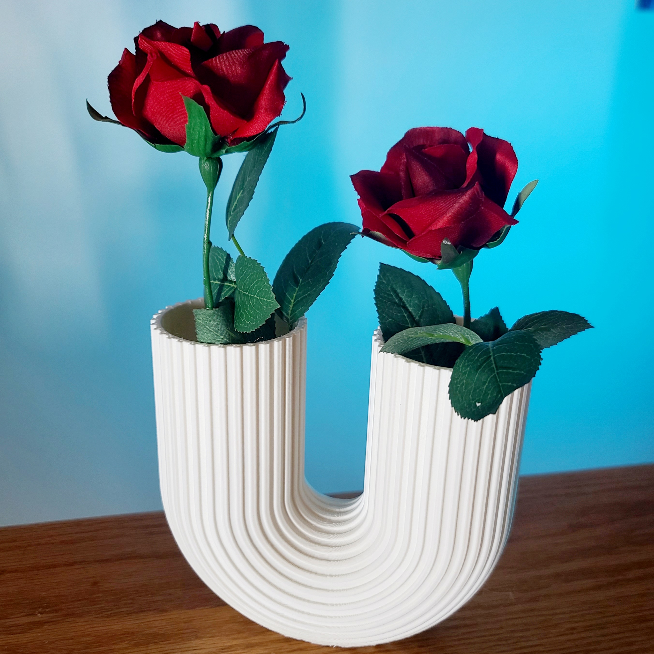 Affection Arc - U Shaped Modern Vase 3d model