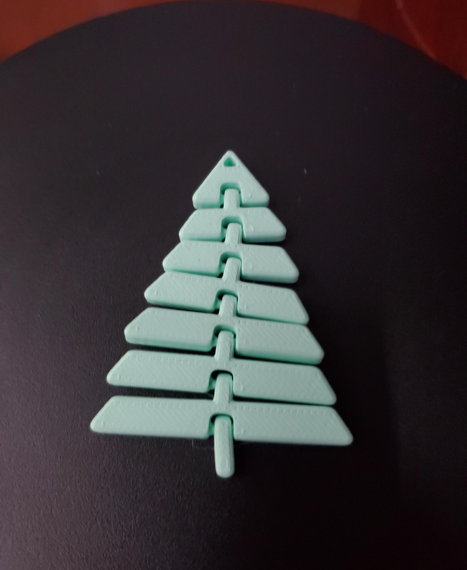 Articulated Christmas Tree Keychain - Print in place fidget toy - hobbyking pastel green - 3d model