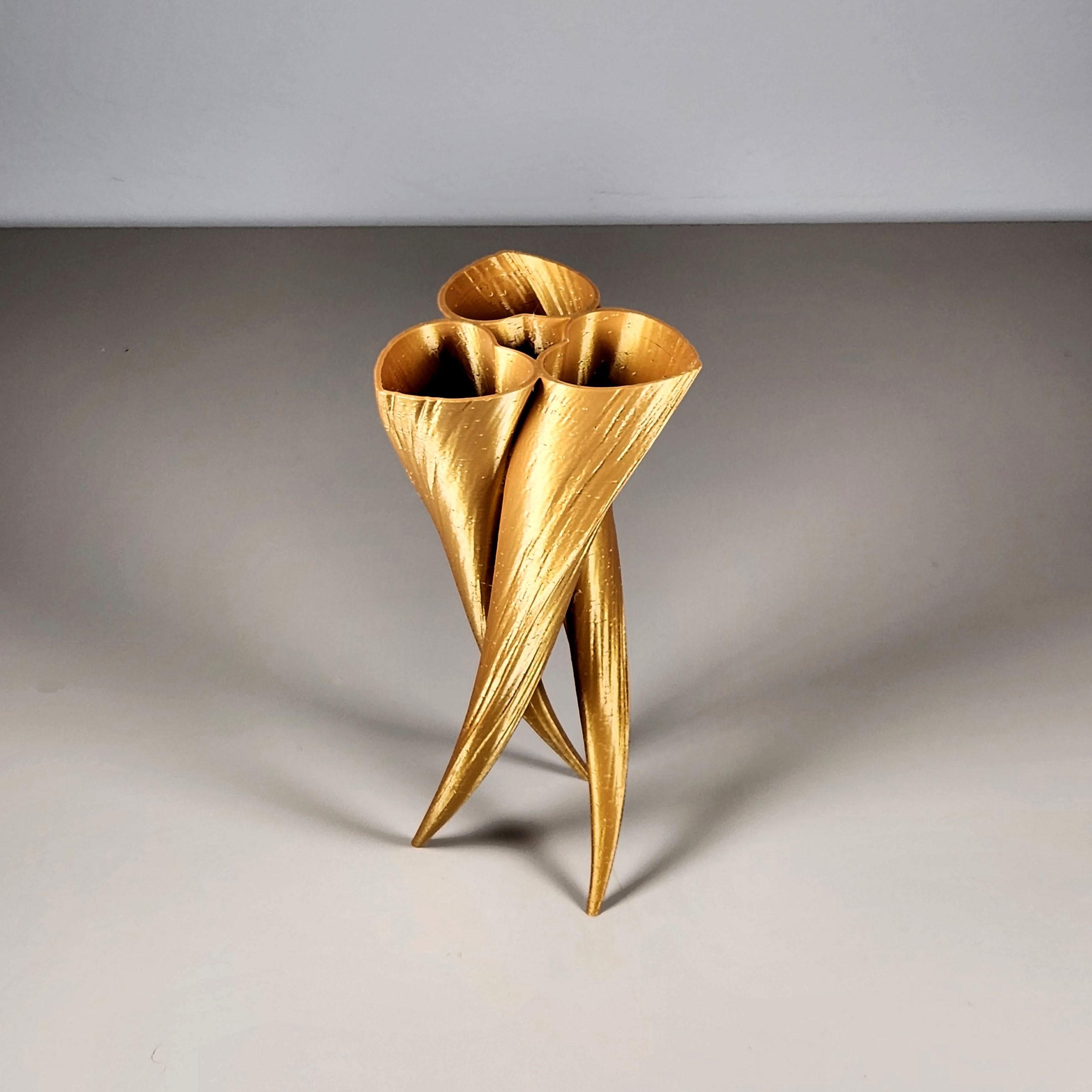 Pixie Hearts Vase 3d model