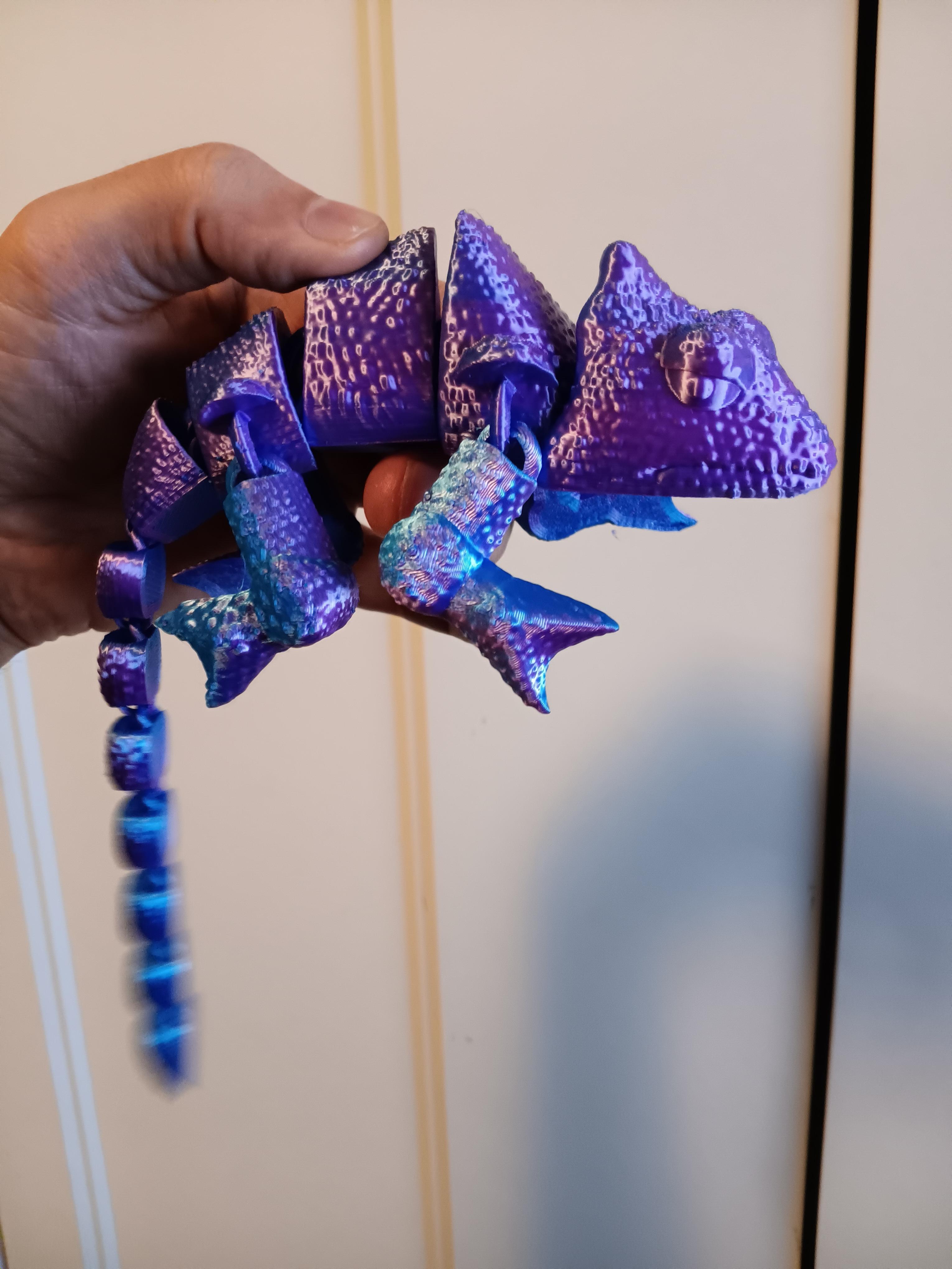 Flexi Chameleon fidget toy - print in place - skin texture 1 3d model