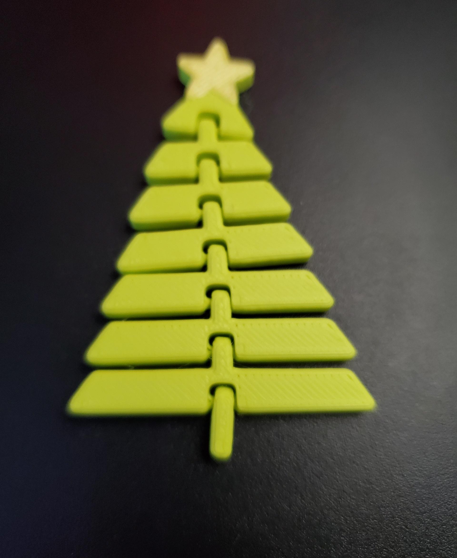 Articulated Christmas Tree with Star - Print in place fidget toy - 3mf - polyterra lime green - 3d model
