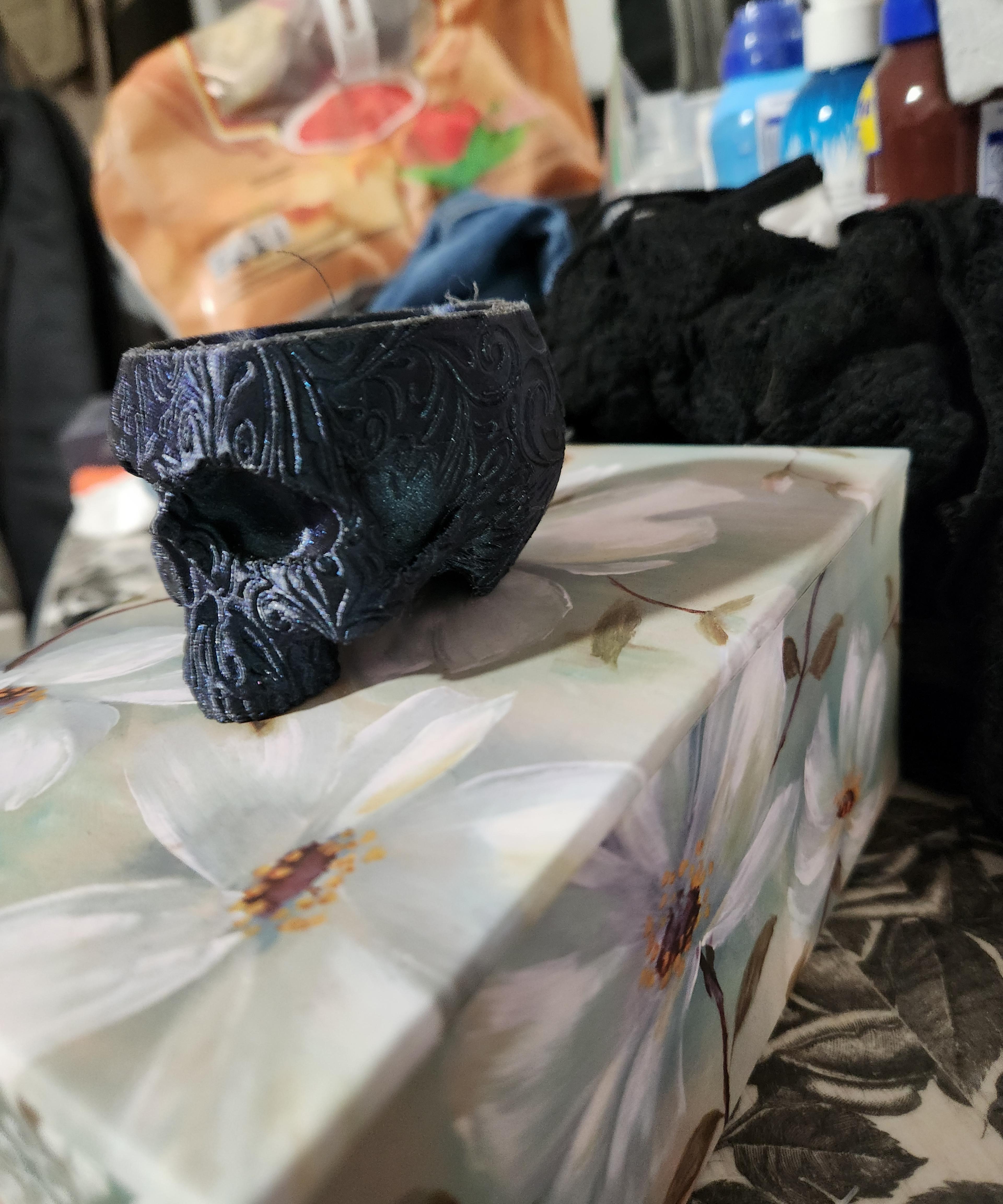 Vintage Swirl Skull Planter-Bowl - dropped it to 50% size and it printed in 15 hours in Cookie CAD Dark Magic. Perfect size for a succulent!! Thanks! - 3d model