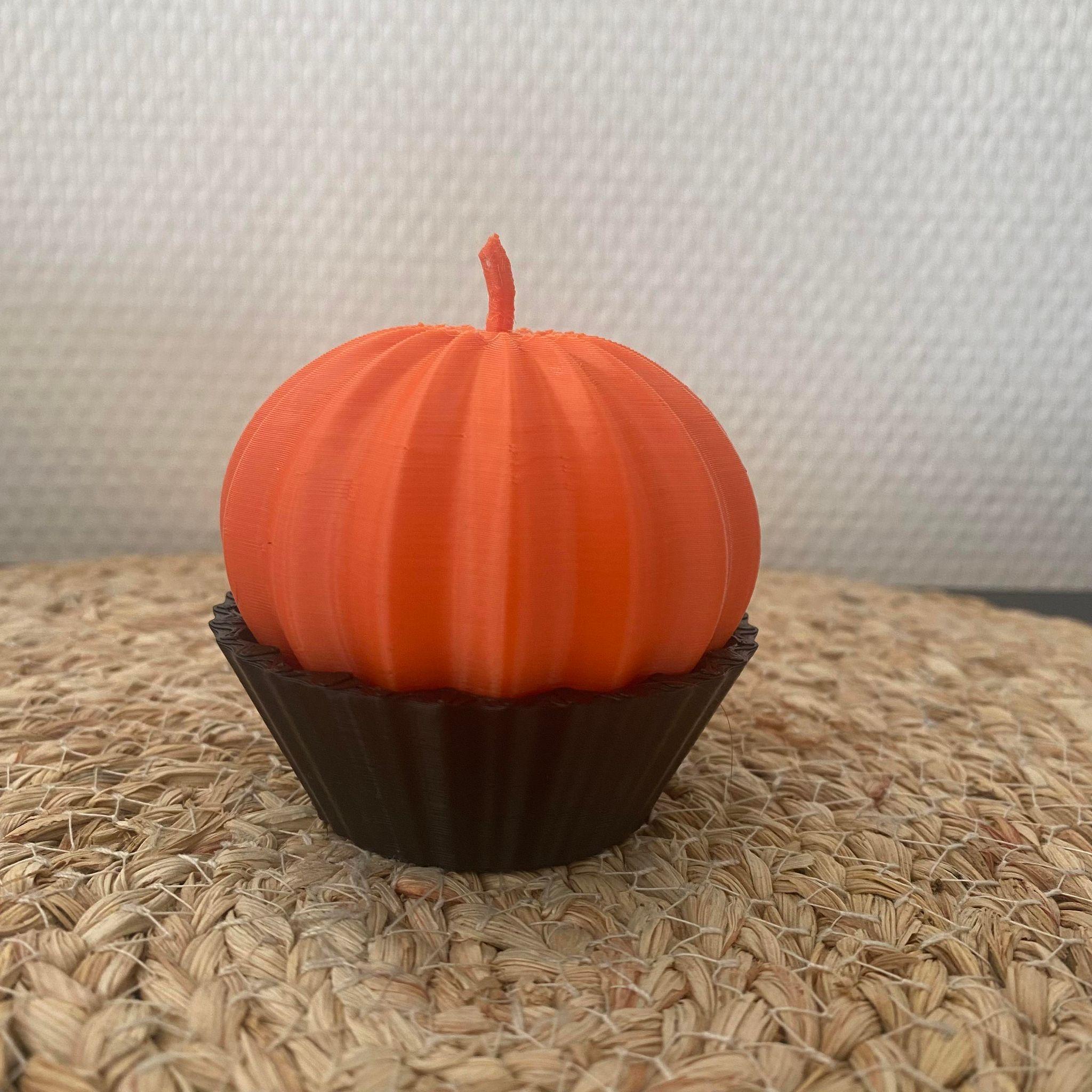 Pumpkin cupcake 3d model