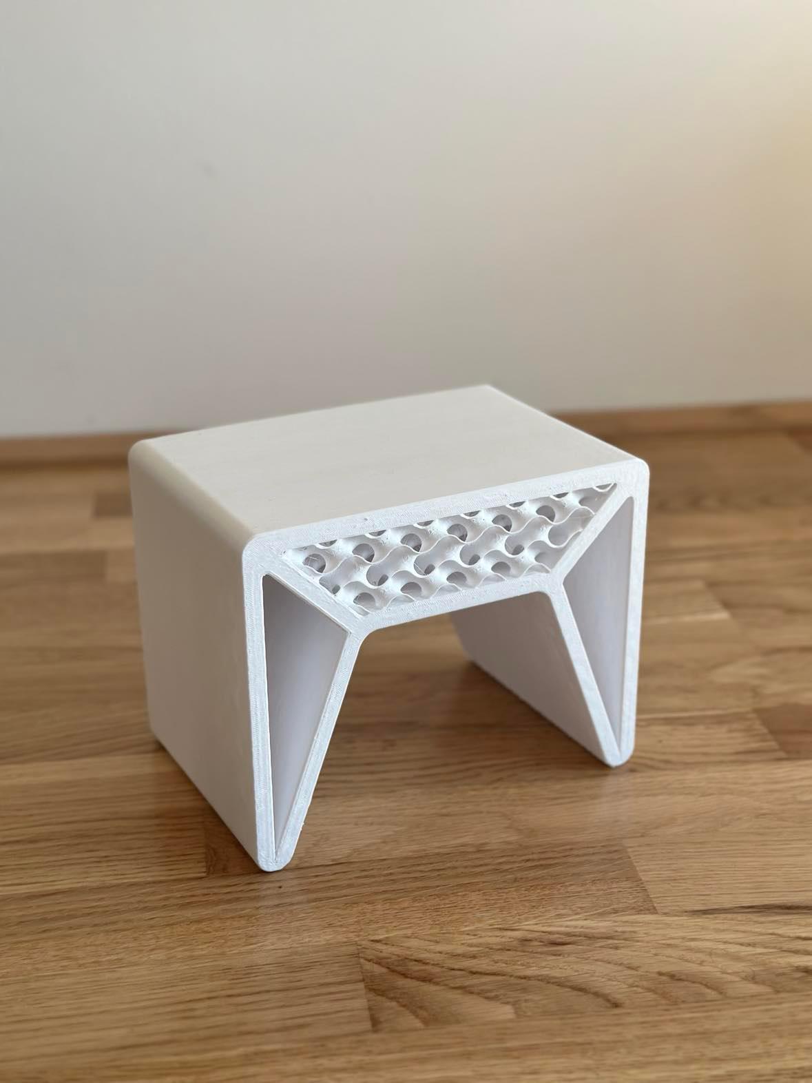 ZIDLICKA V2 Gyroid stool 3d model