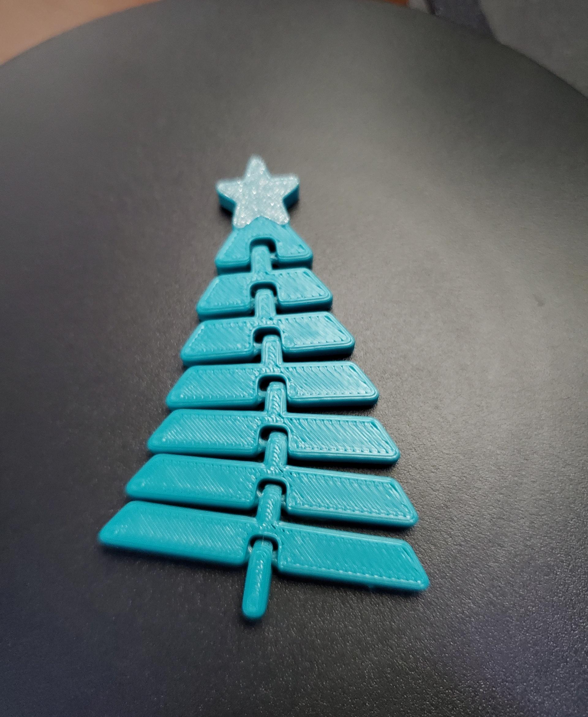 Articulated Christmas Tree with Star - Print in place fidget toy - 3mf - sliceworx ocean cyan - 3d model