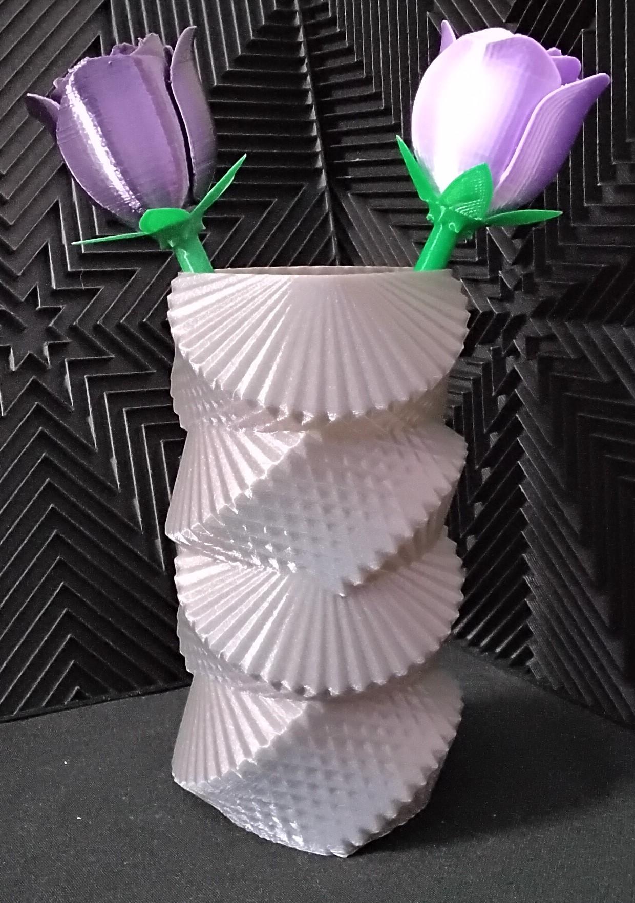 Groovy Vase 3d model