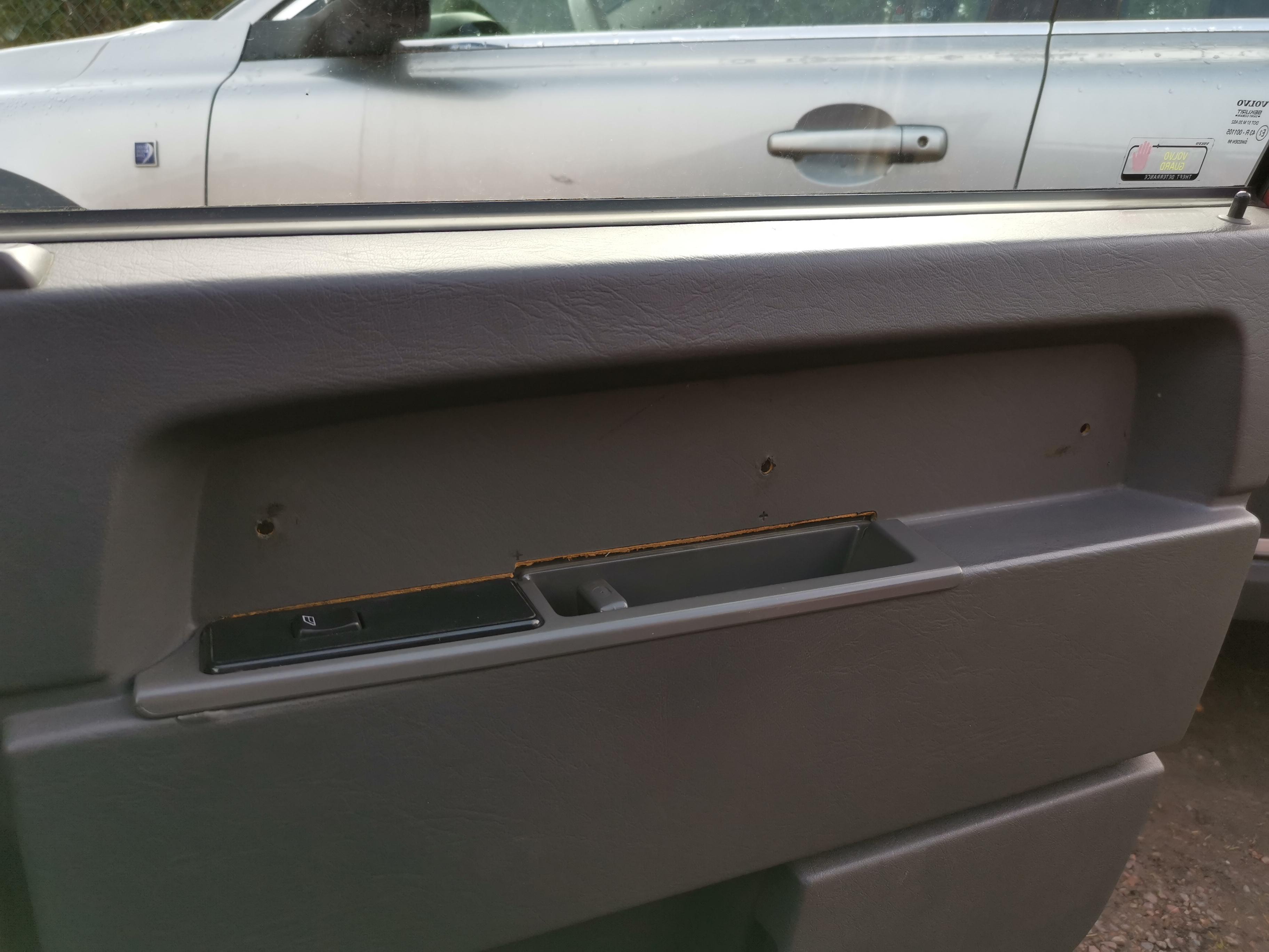 Volvo Door panel clip (1318217) to 700, 850, 900 series 3d model
