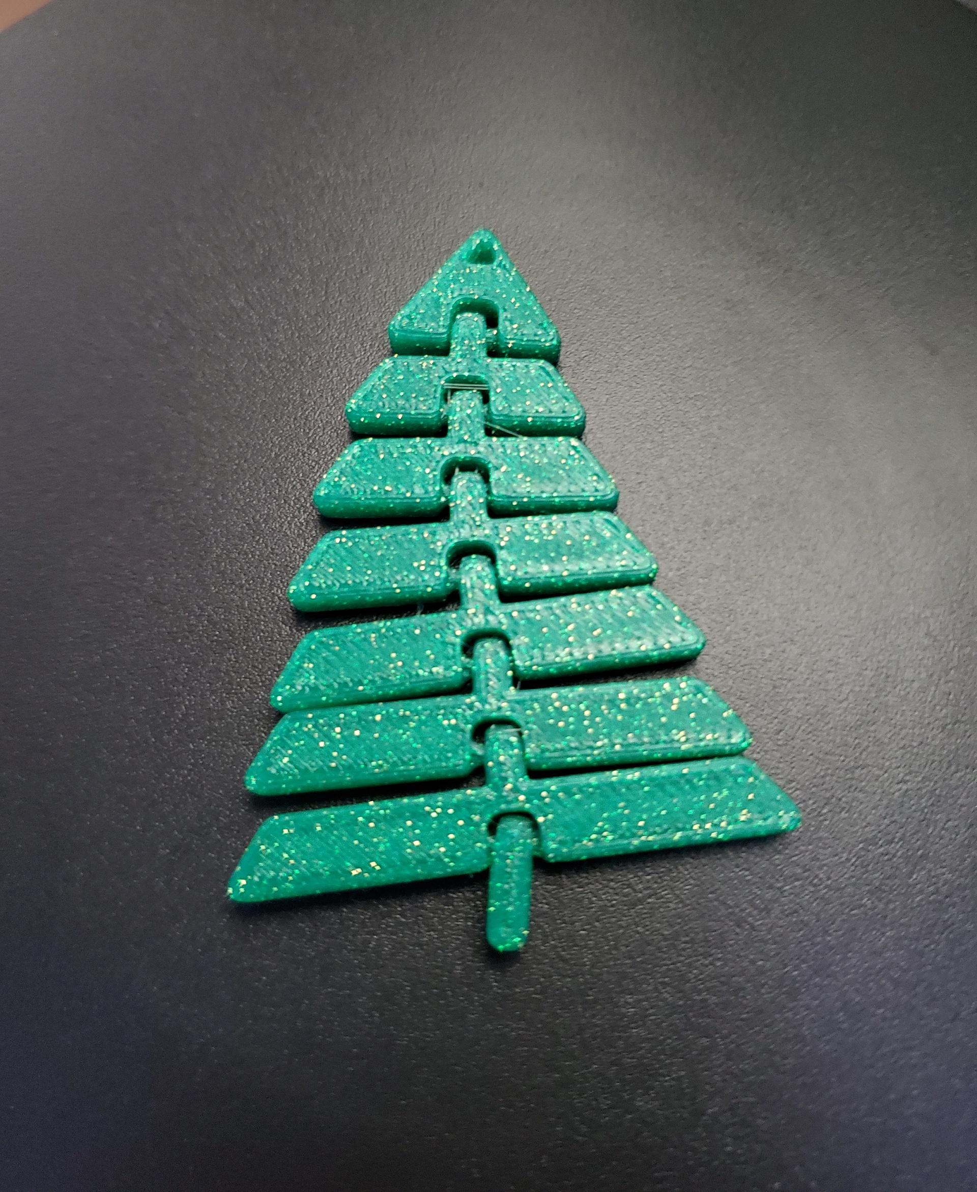 Articulated Christmas Tree Keychain - Print in place fidget toy - protopasta forest fantasy green - 3d model
