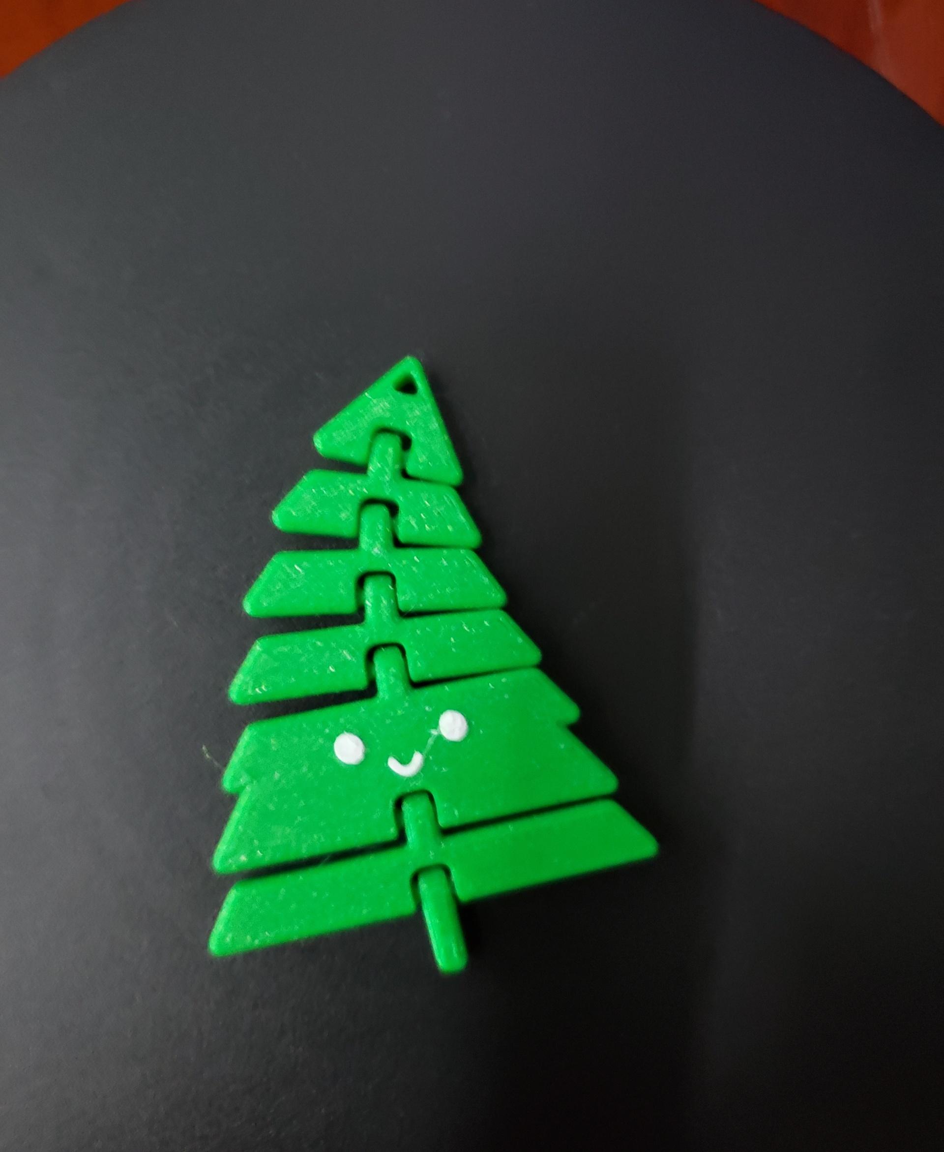 Articulated Kawaii Christmas Tree Keychain - Print in place fidget toy - 3mf - glitter green - 3d model