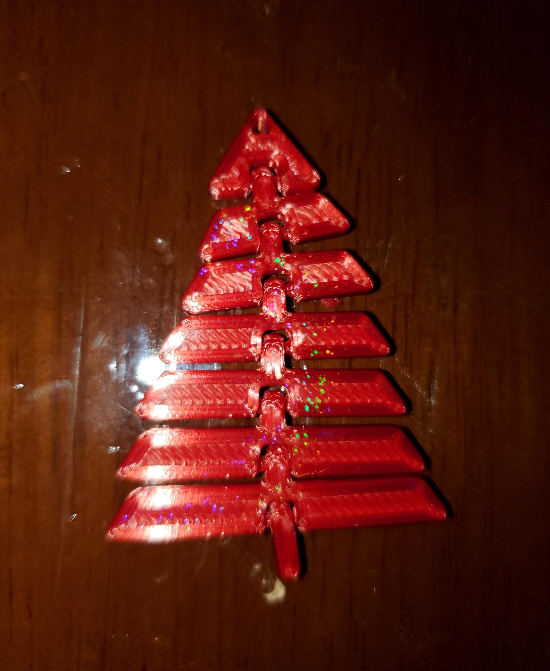 Articulated Christmas Tree Keychain - Print in place fidget toy - got the plate effect in the photo - 3d model