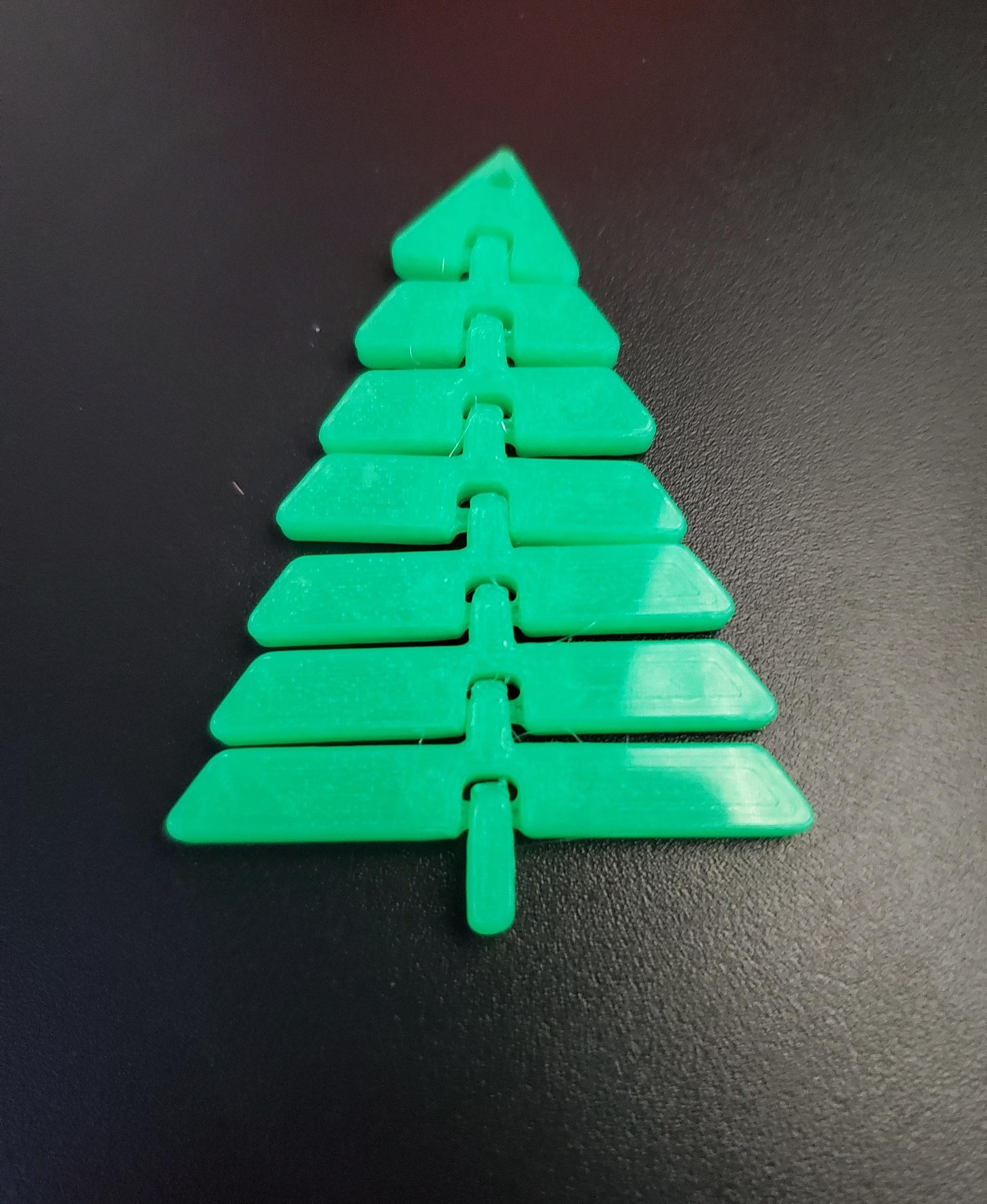 Articulated Christmas Tree Keychain - Print in place fidget toy - IIIDMAX fluorescent green - 3d model
