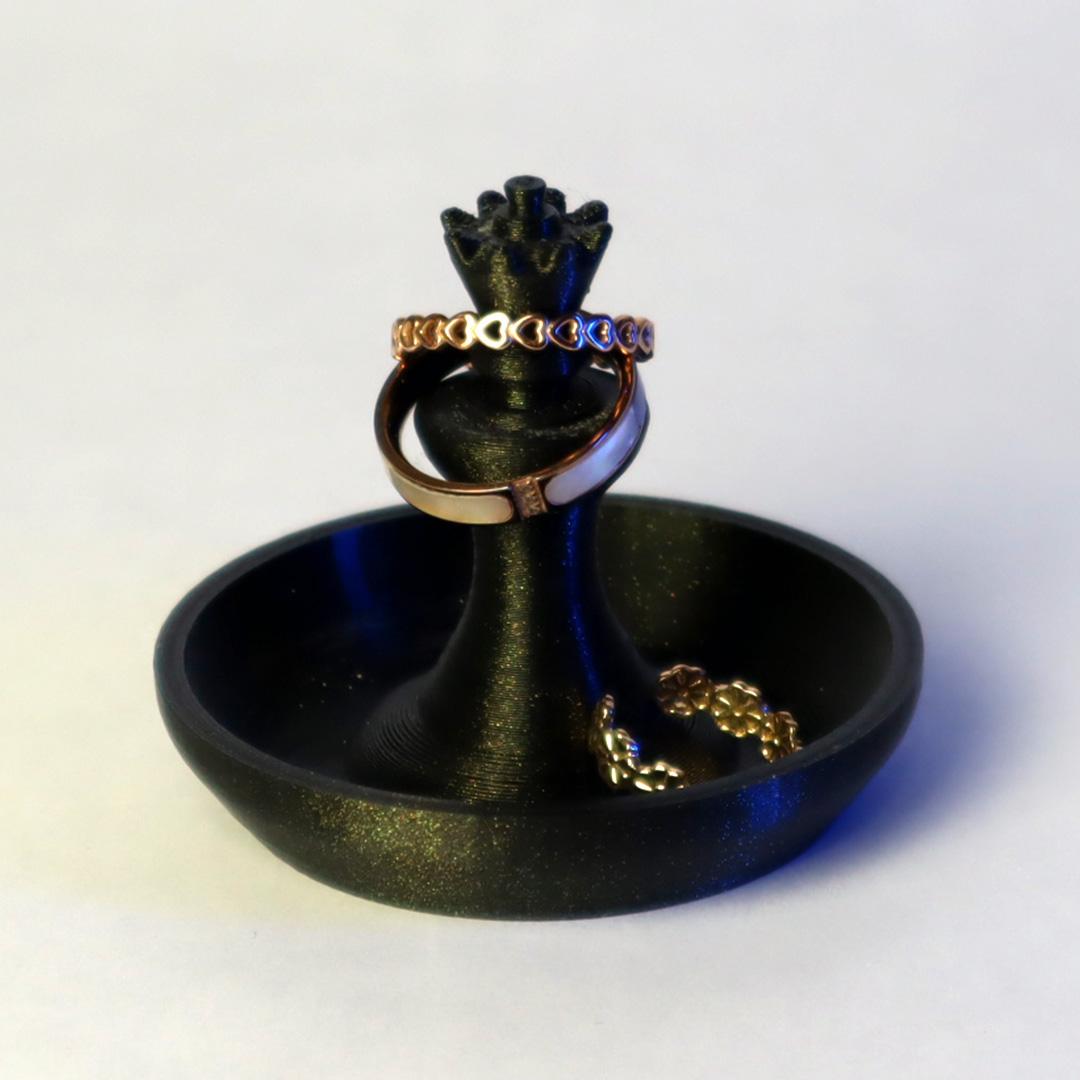 The Queen Ring Holder 3d model