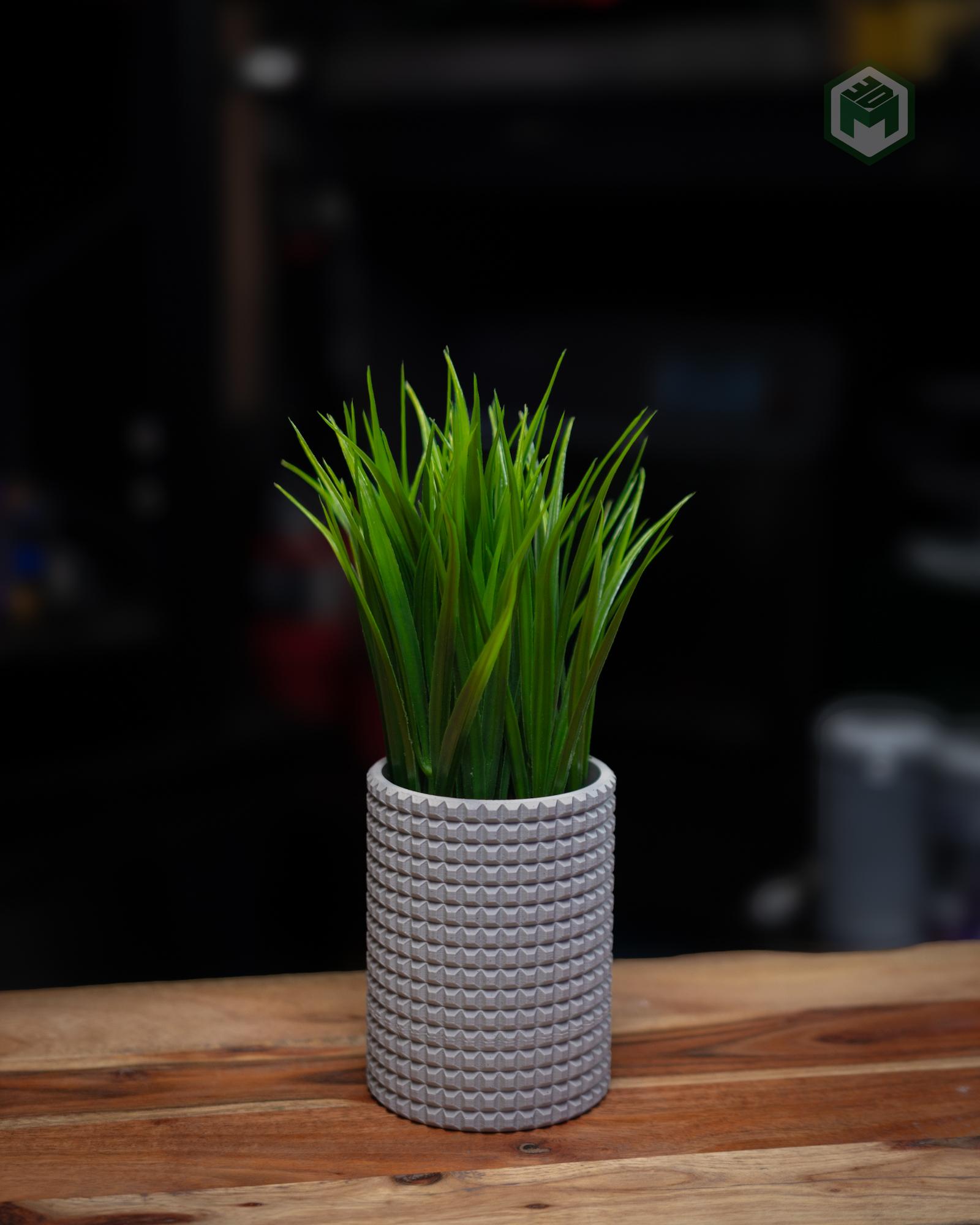 Studded Pattern Planter with Locking Drip Tray 3d model