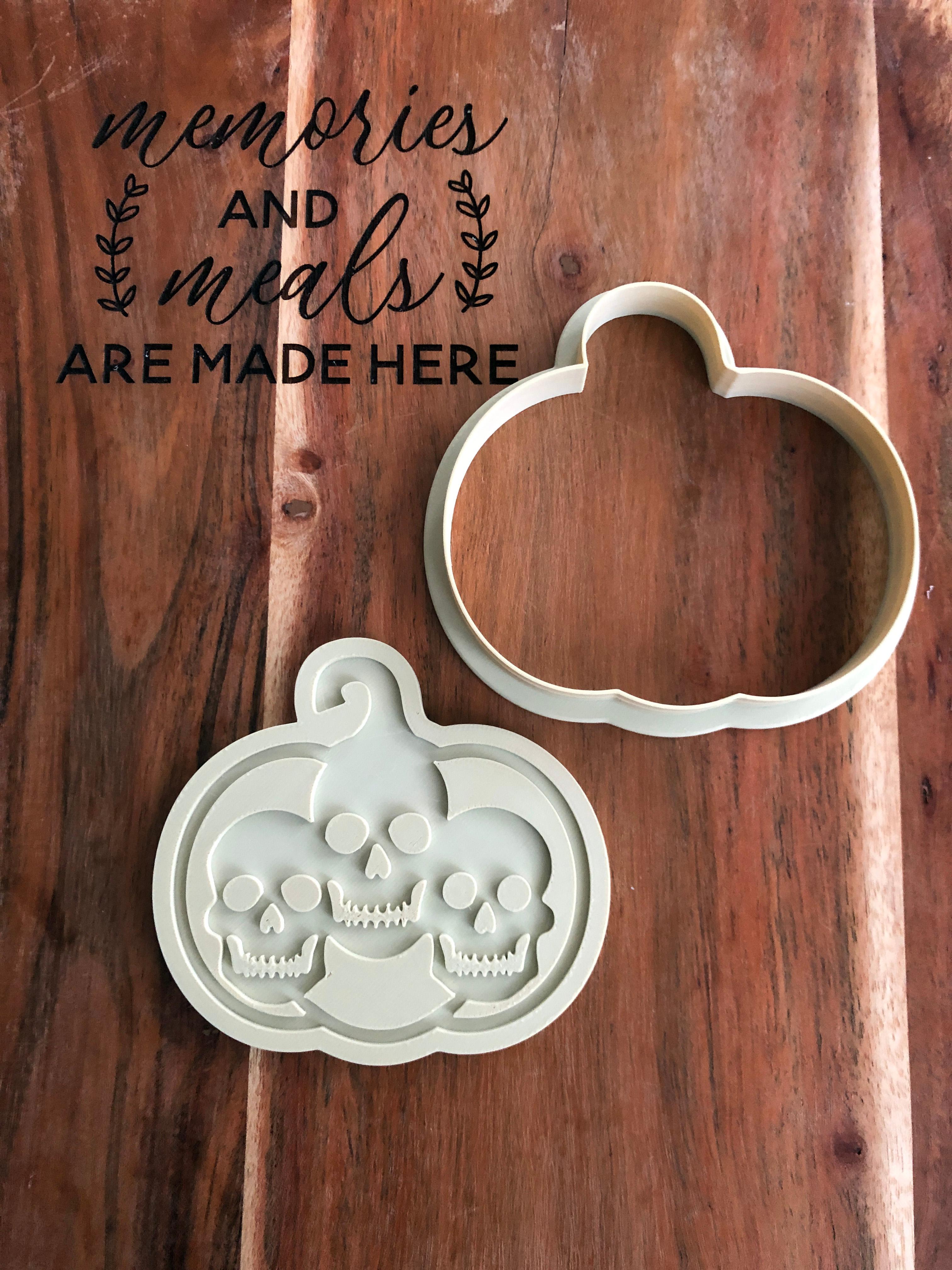 Pumpkin Skulls Cookie Cutters and Stamps 3d model