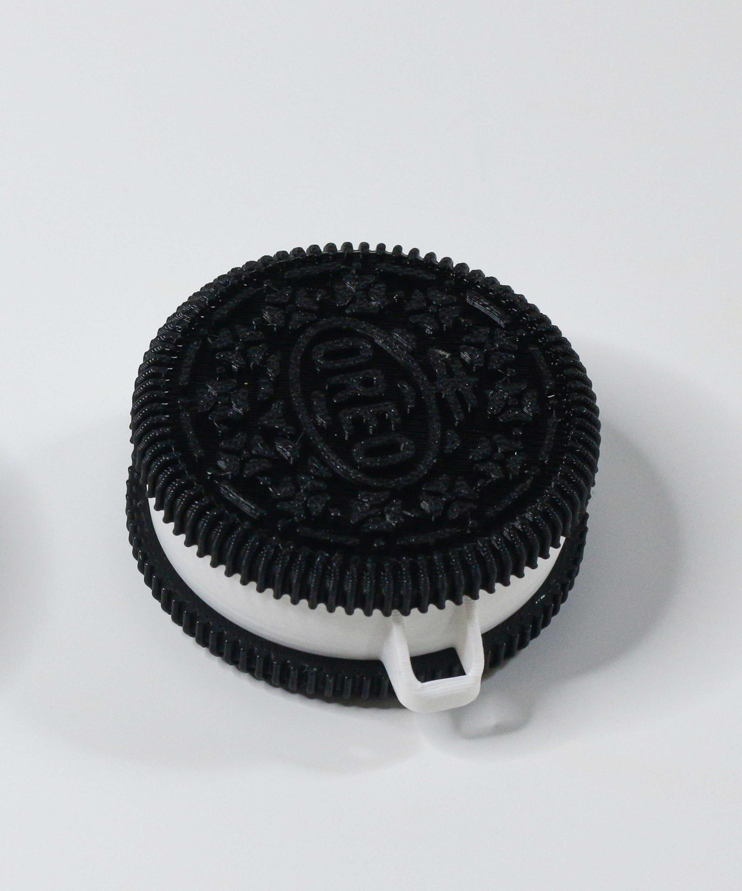 OREO COOKIE AIRTAG HOLDER: KEYCHAIN AND REGULAR VERSION FOR YOUR TRACKER 3d model