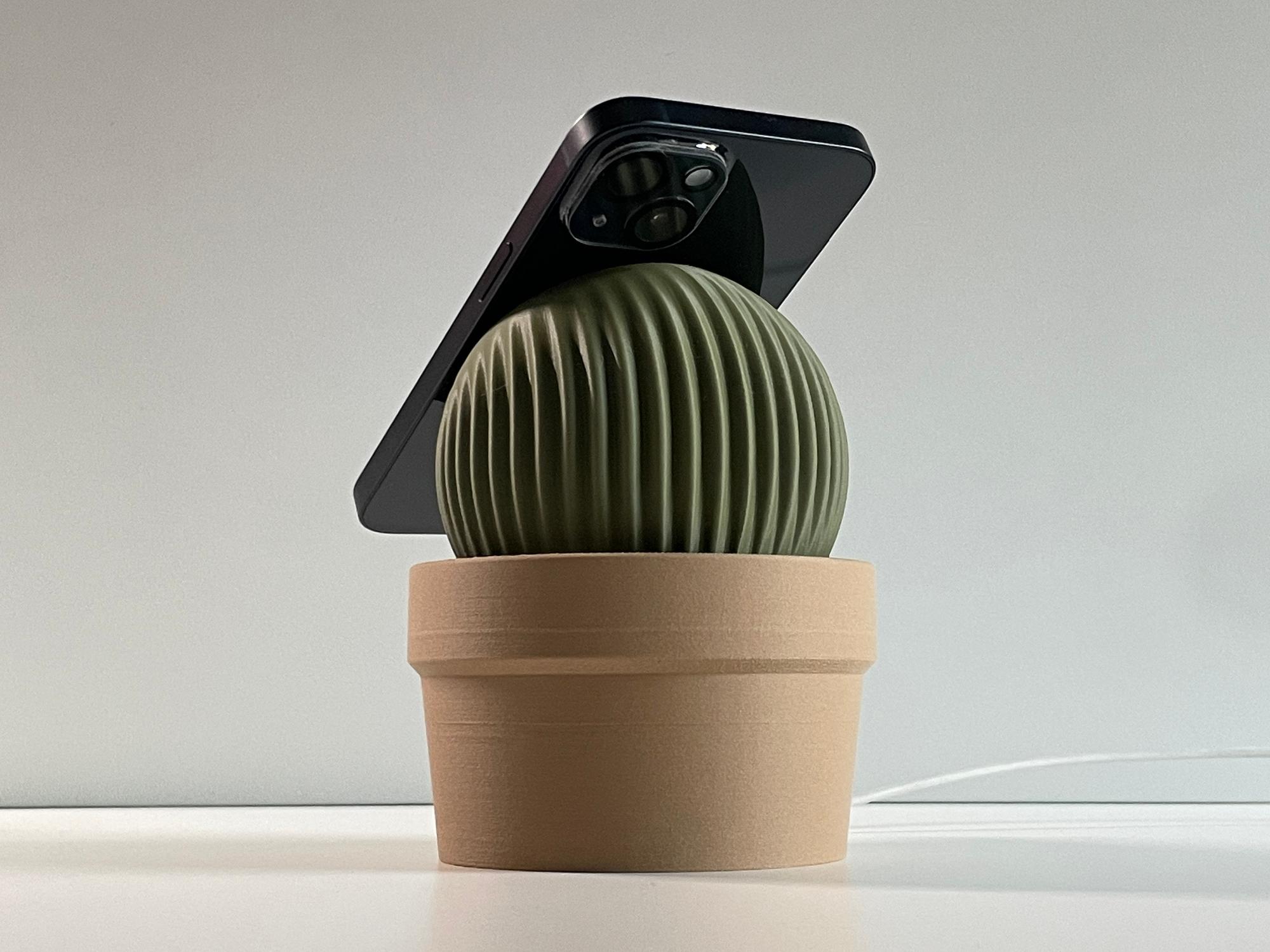 Spiky: Phone Charger Holder by elleSTVDIO 3d model