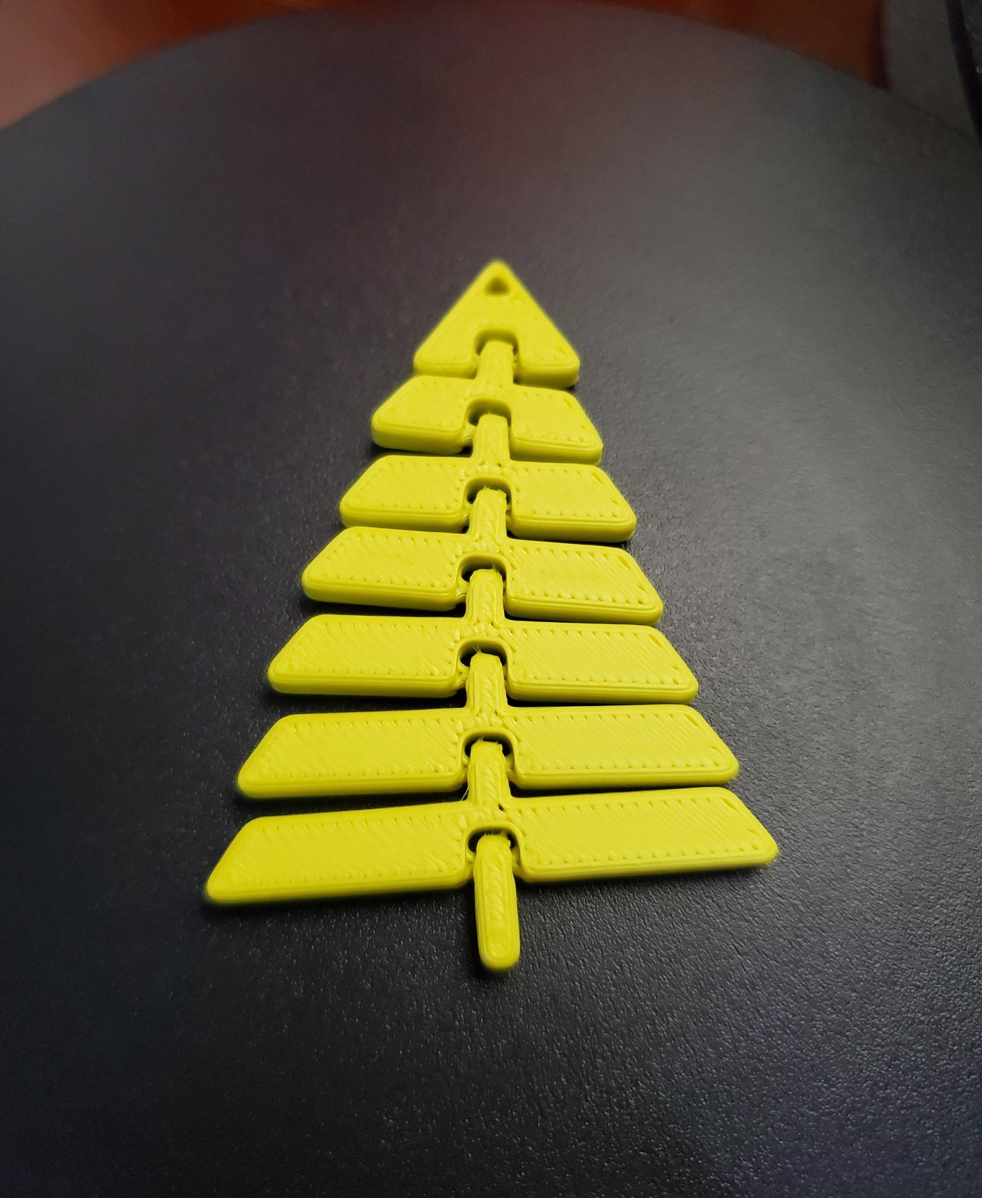Articulated Christmas Tree Keychain - Print in place fidget toy - Rongtong Primrose green - 3d model