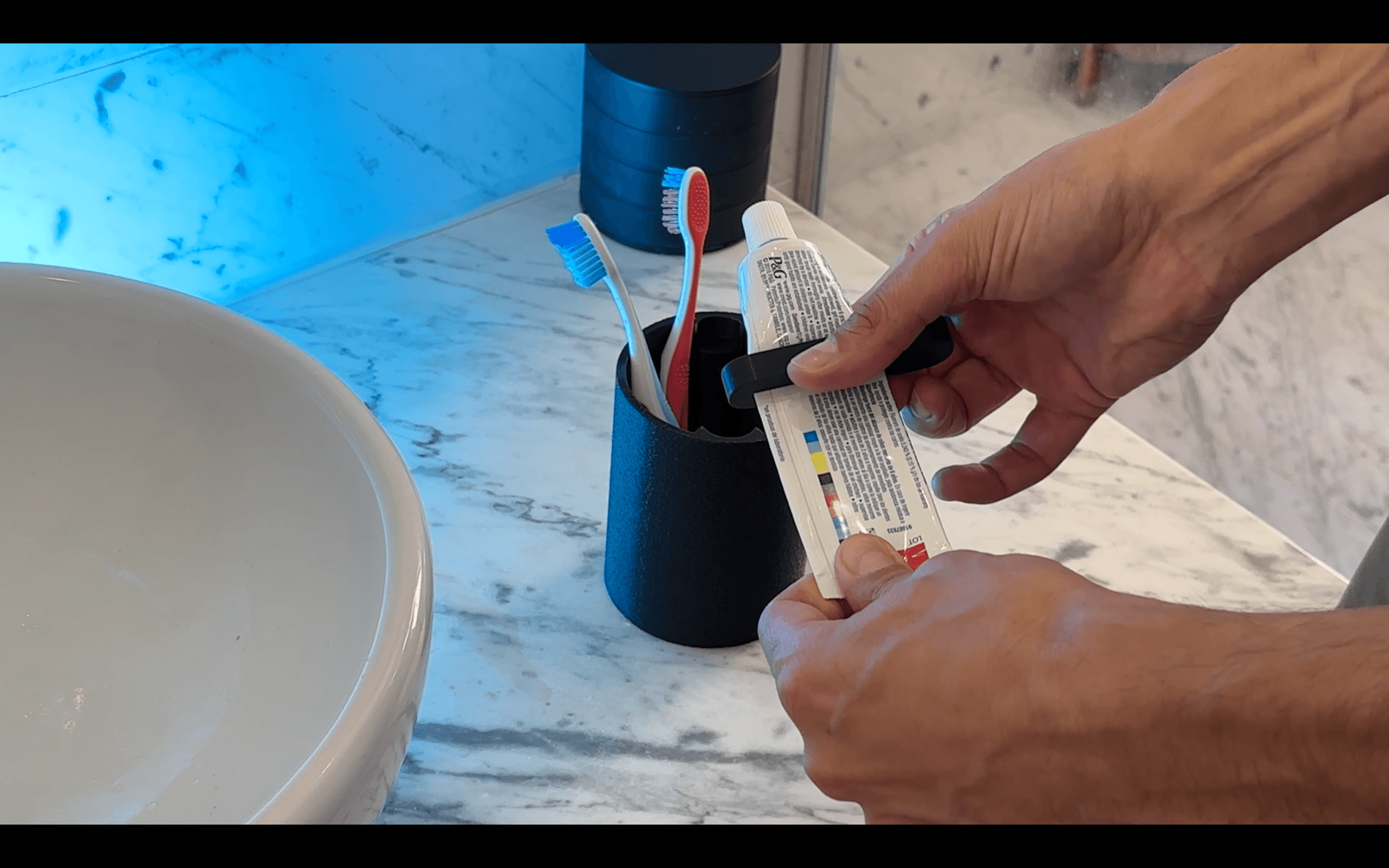 TOOTHBRUSH HOLDER + TOOTHPASTE SQUEEZER 3d model