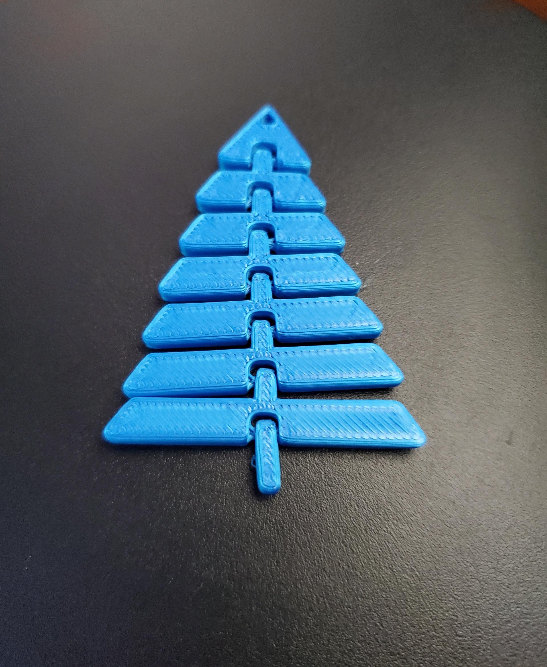 Articulated Kawaii Christmas Tree Keychain - Print in place fidget toy - 3mf - esun gloss blue - 3d model