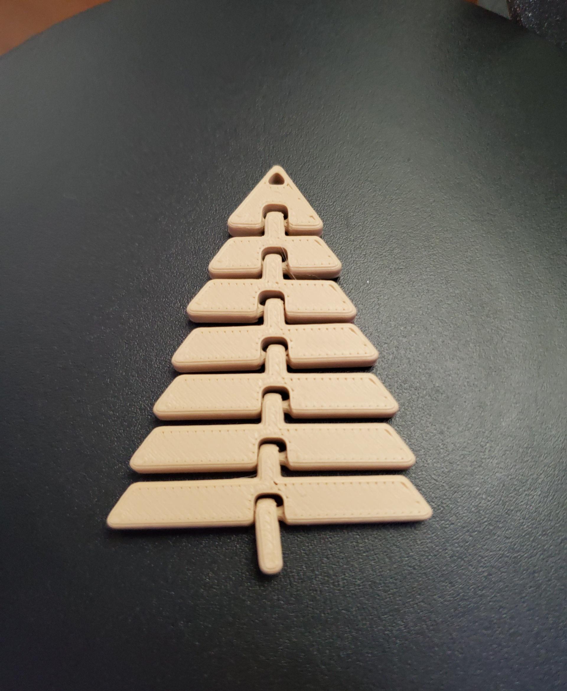 Articulated Christmas Tree Keychain - Print in place fidget toy - polyterra peanut - 3d model