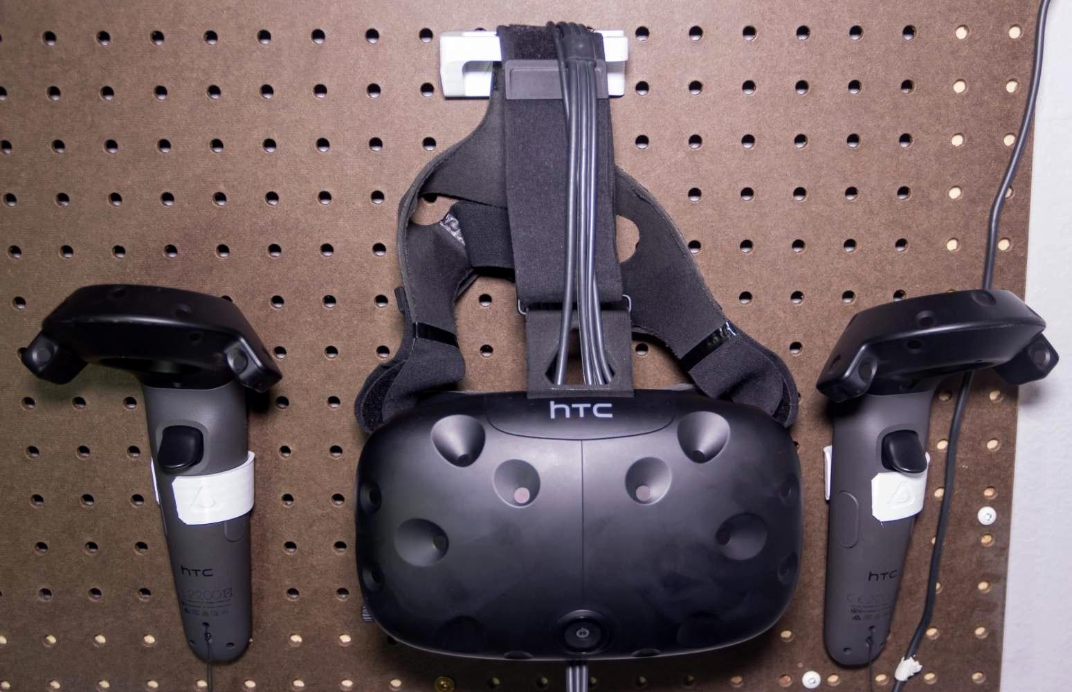 HTC Vive Controller + Headset Holders // Peg Anything 3d model