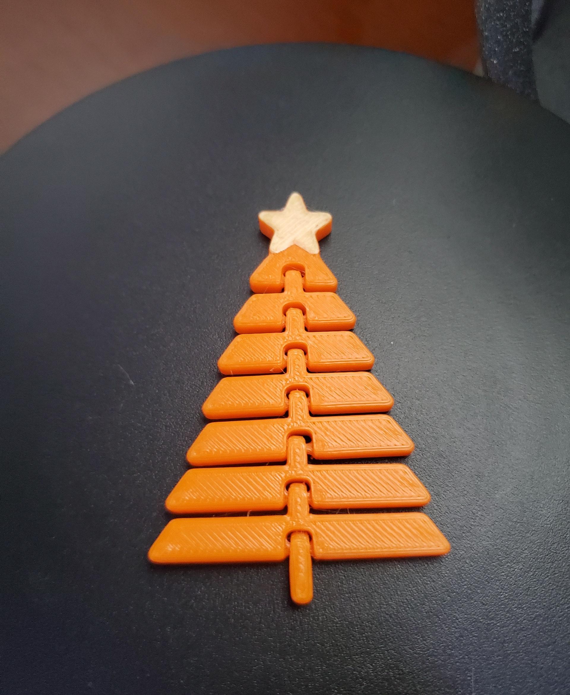 Articulated Christmas Tree with Star - Print in place fidget toy - 3mf - polymaker orange pla pro - 3d model