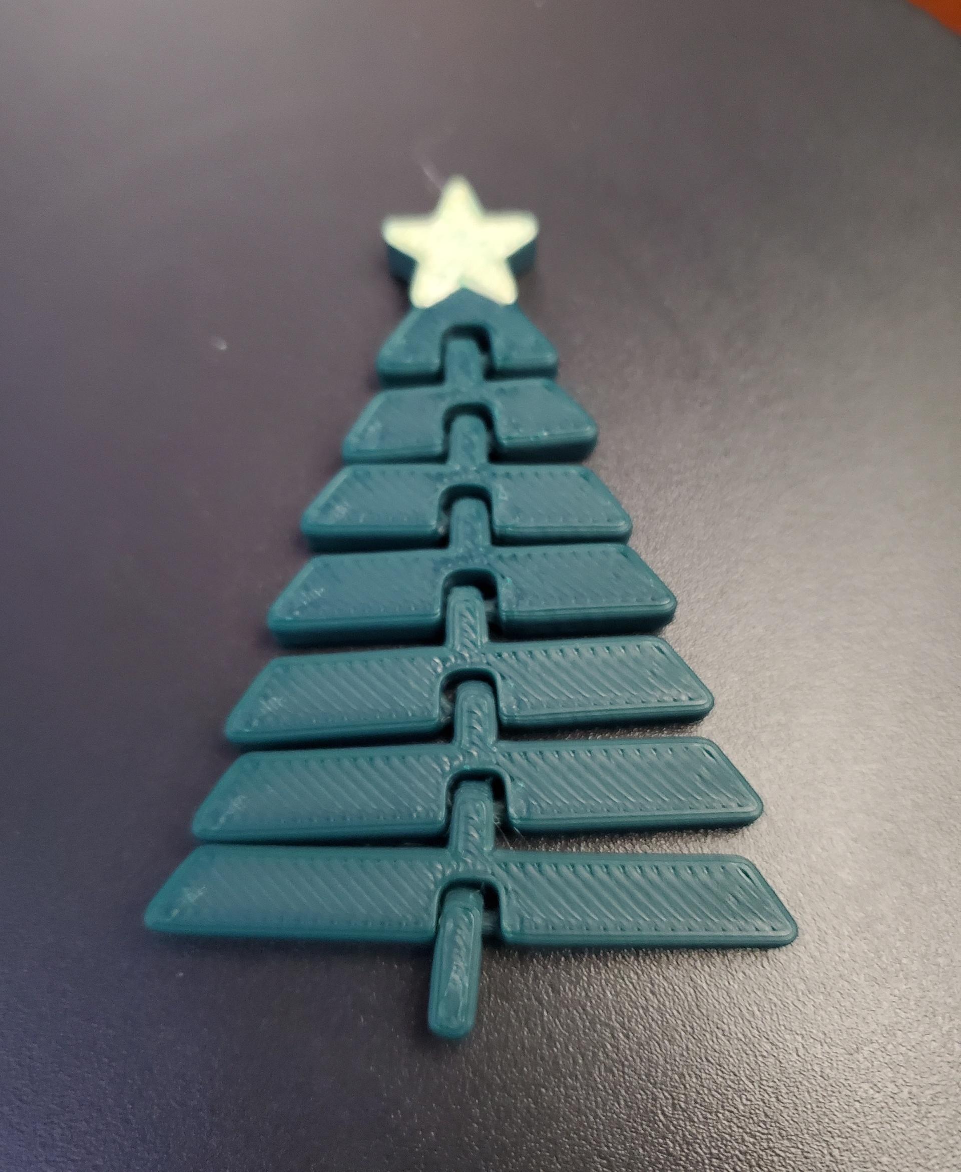 Articulated Christmas Tree with Star - Print in place fidget toy - 3mf - polymaker pla pro blue-green - 3d model