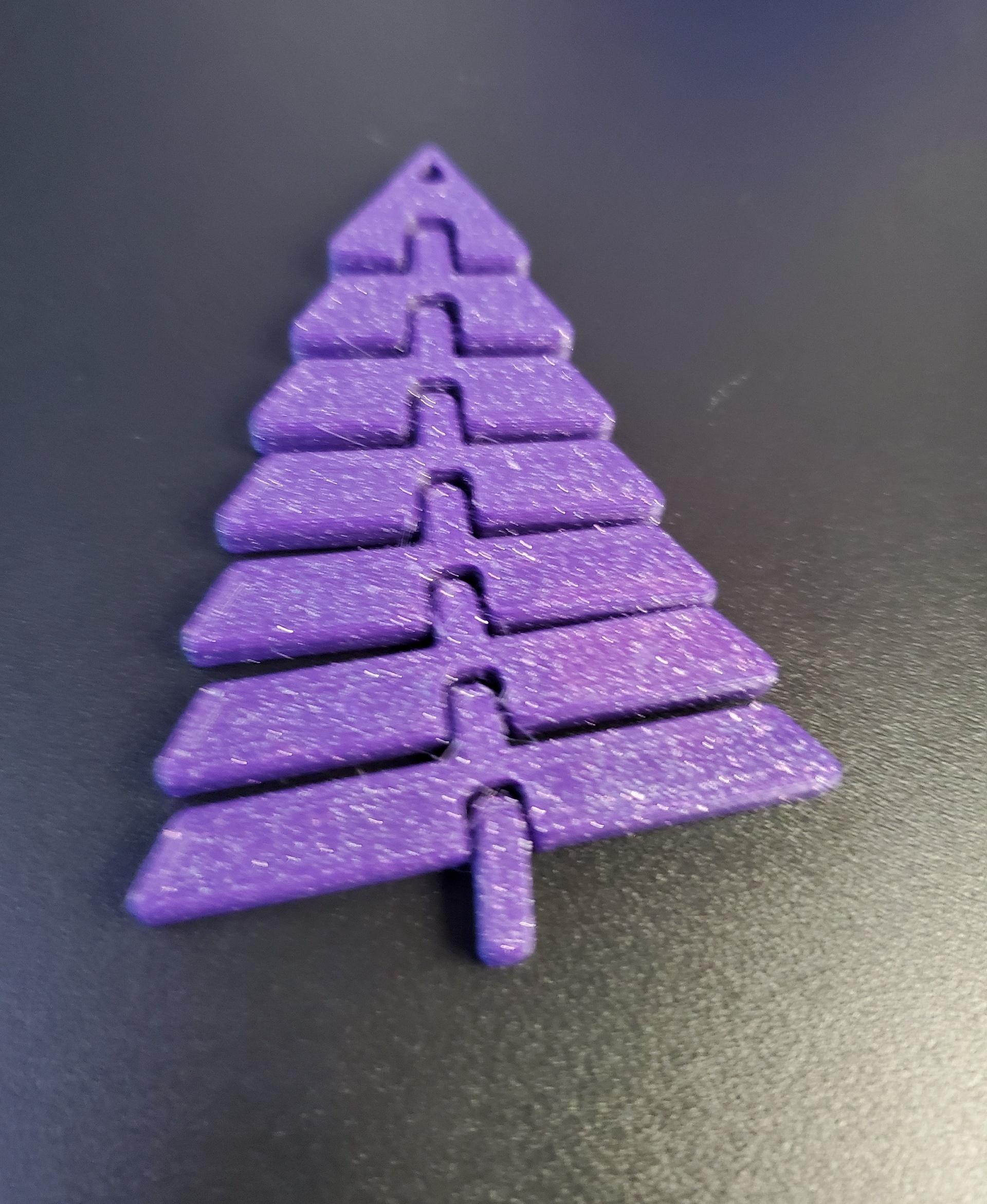 Articulated Christmas Tree Keychain - Print in place fidget toy - glitter purple - 3d model