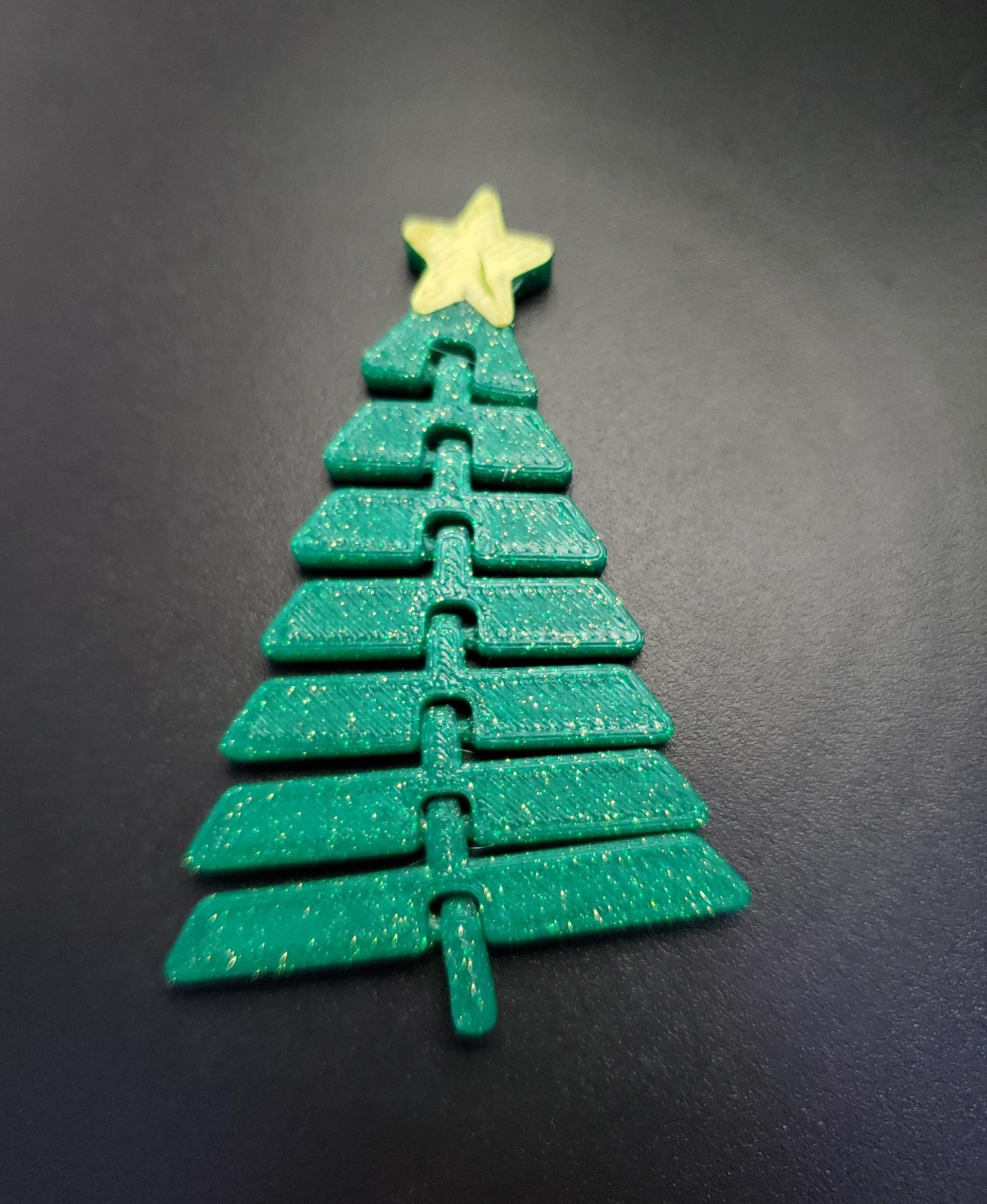 Articulated Christmas Tree with Star - Print in place fidget toy - 3mf - protopasta forest fantasy green - 3d model