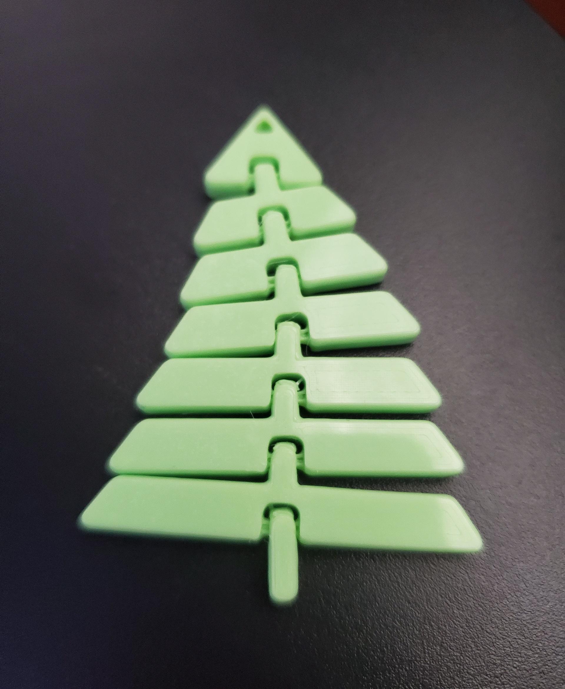 Articulated Christmas Tree Keychain - Print in place fidget toy - polymaker pla pro light green - 3d model