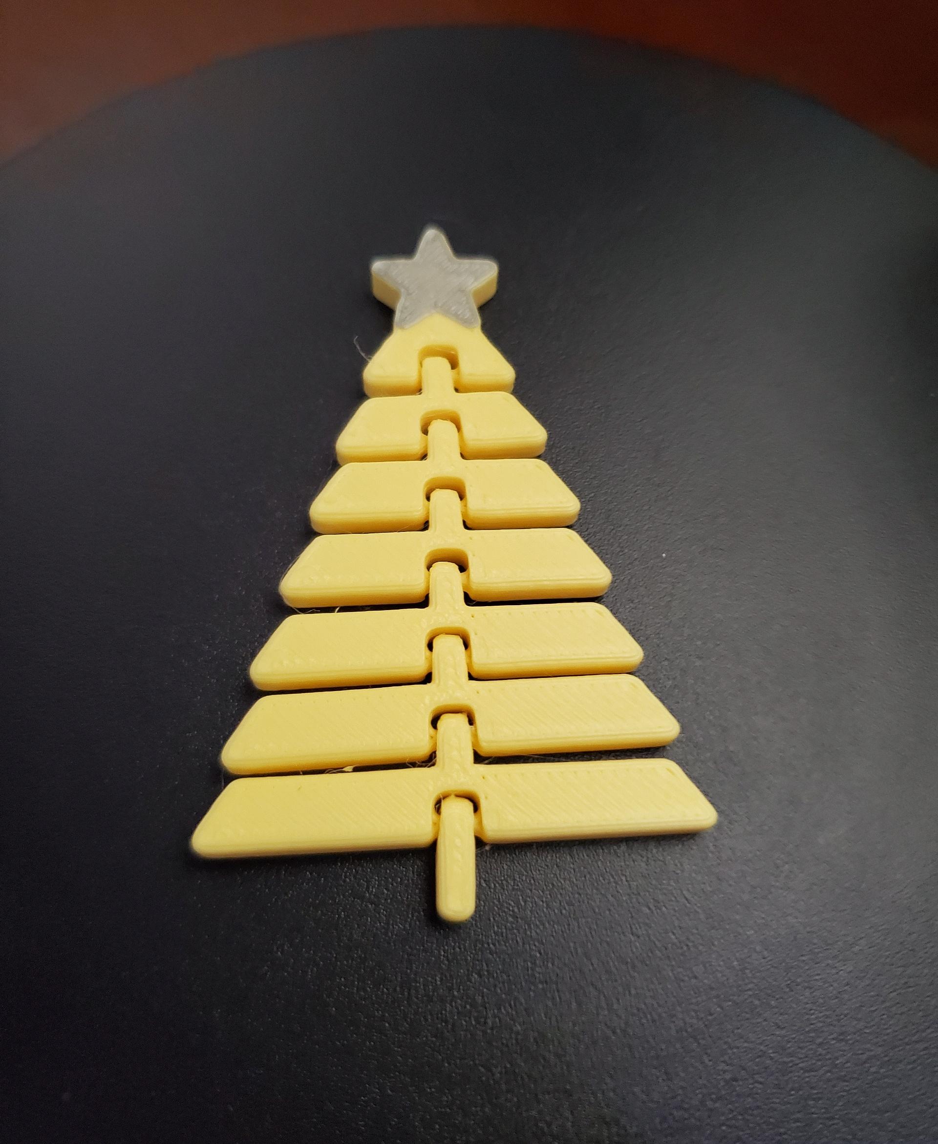 Articulated Christmas Tree with Star - Print in place fidget toy - 3mf - polyterra banana - 3d model