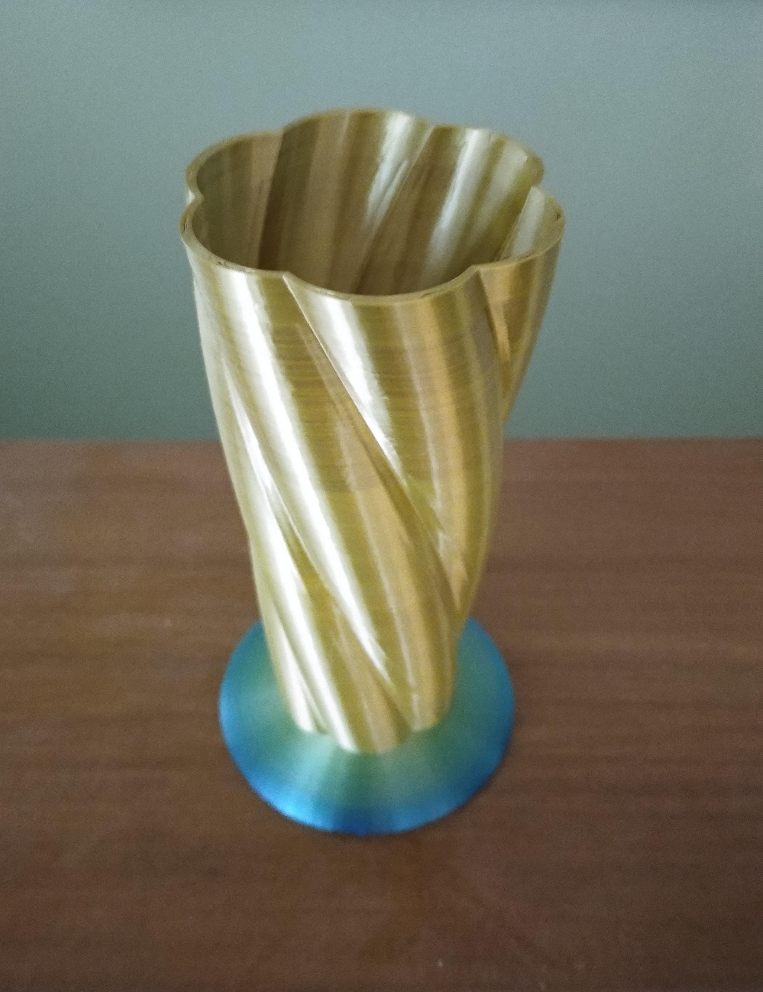 Twisted Flower Vase 3d model