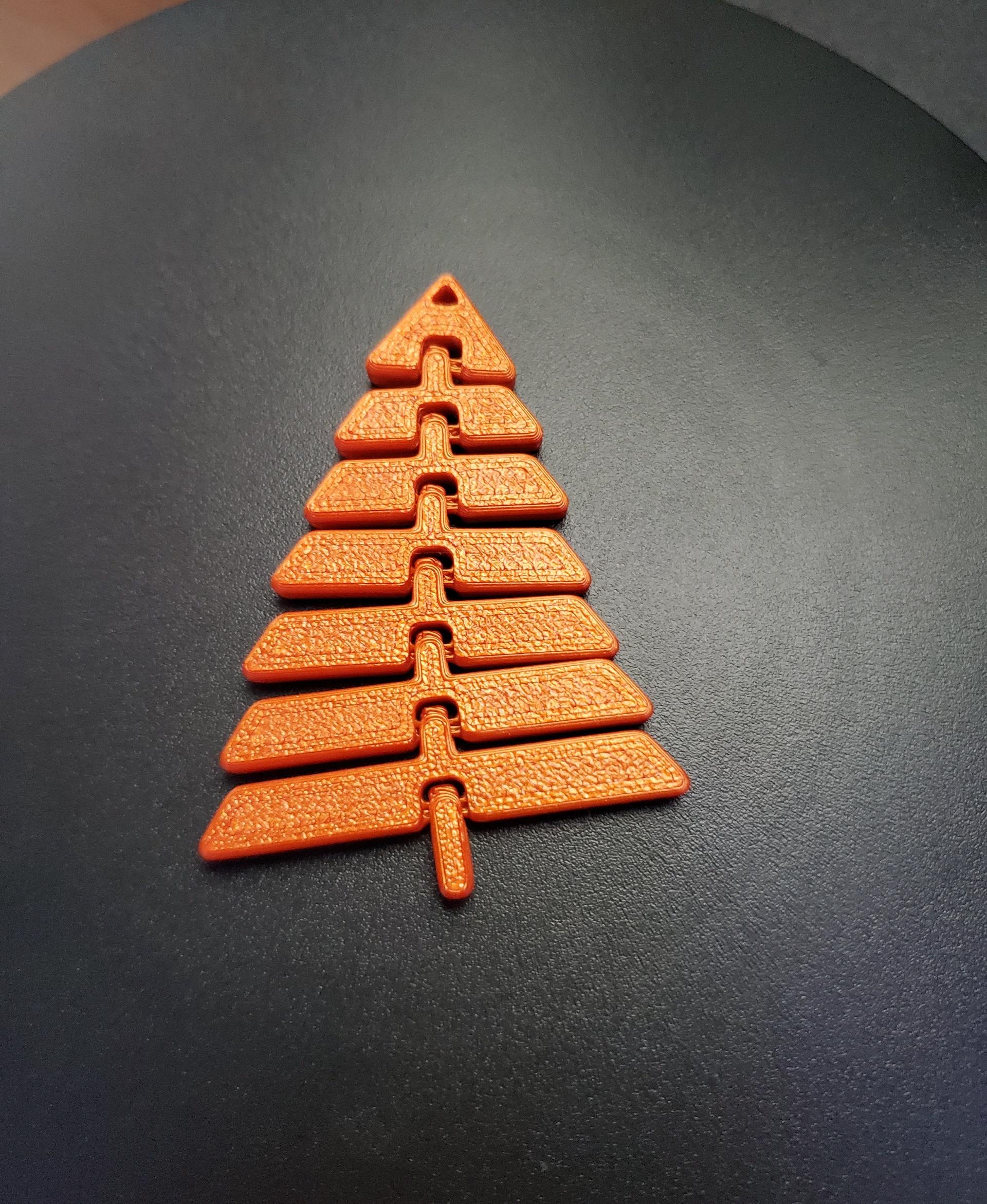 Articulated Christmas Tree Keychain - Print in place fidget toy - justmaker metallic orange - 3d model