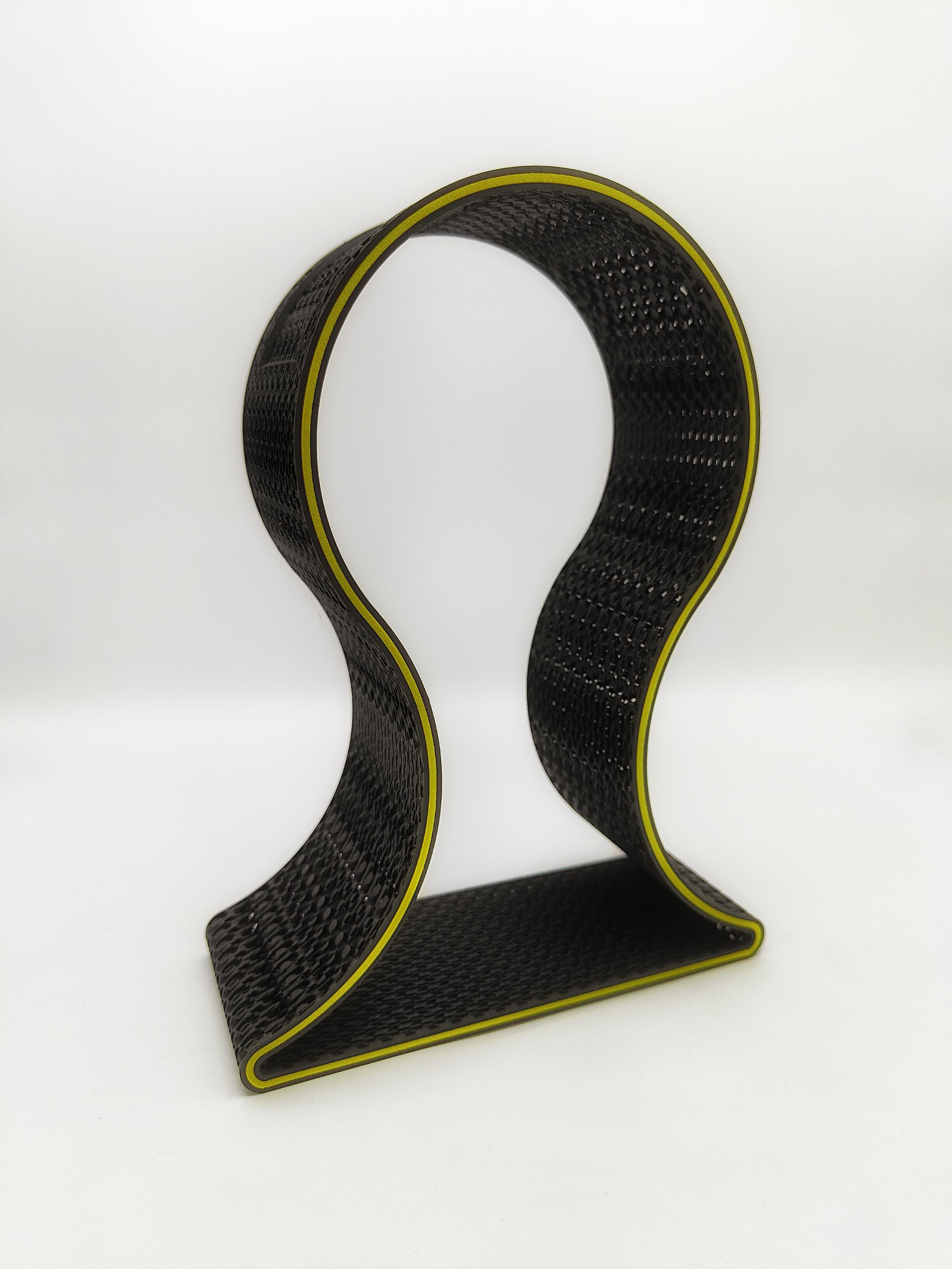 Curvy Headphone Stand 3d model