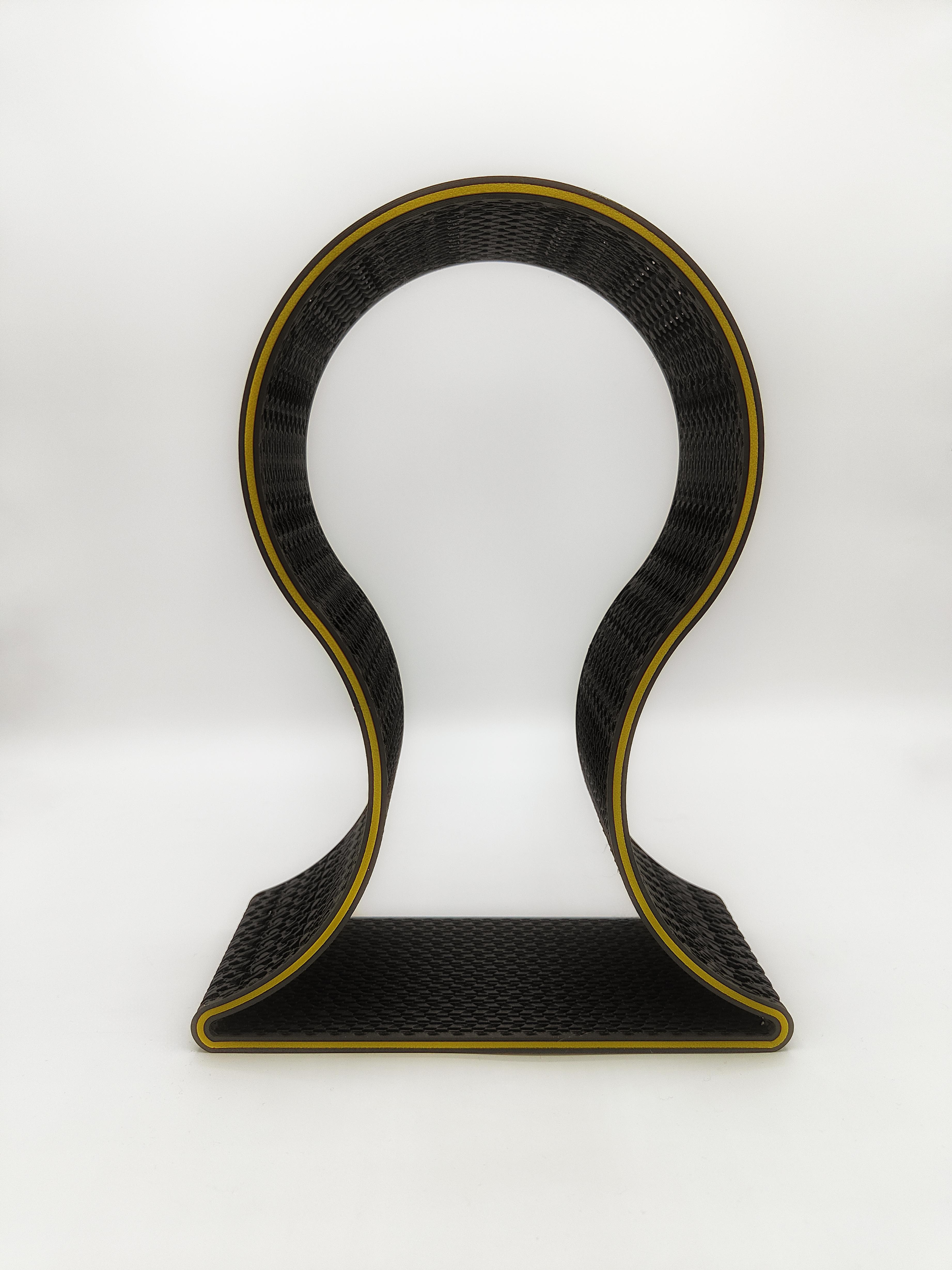 Curvy Headphone Stand 3d model