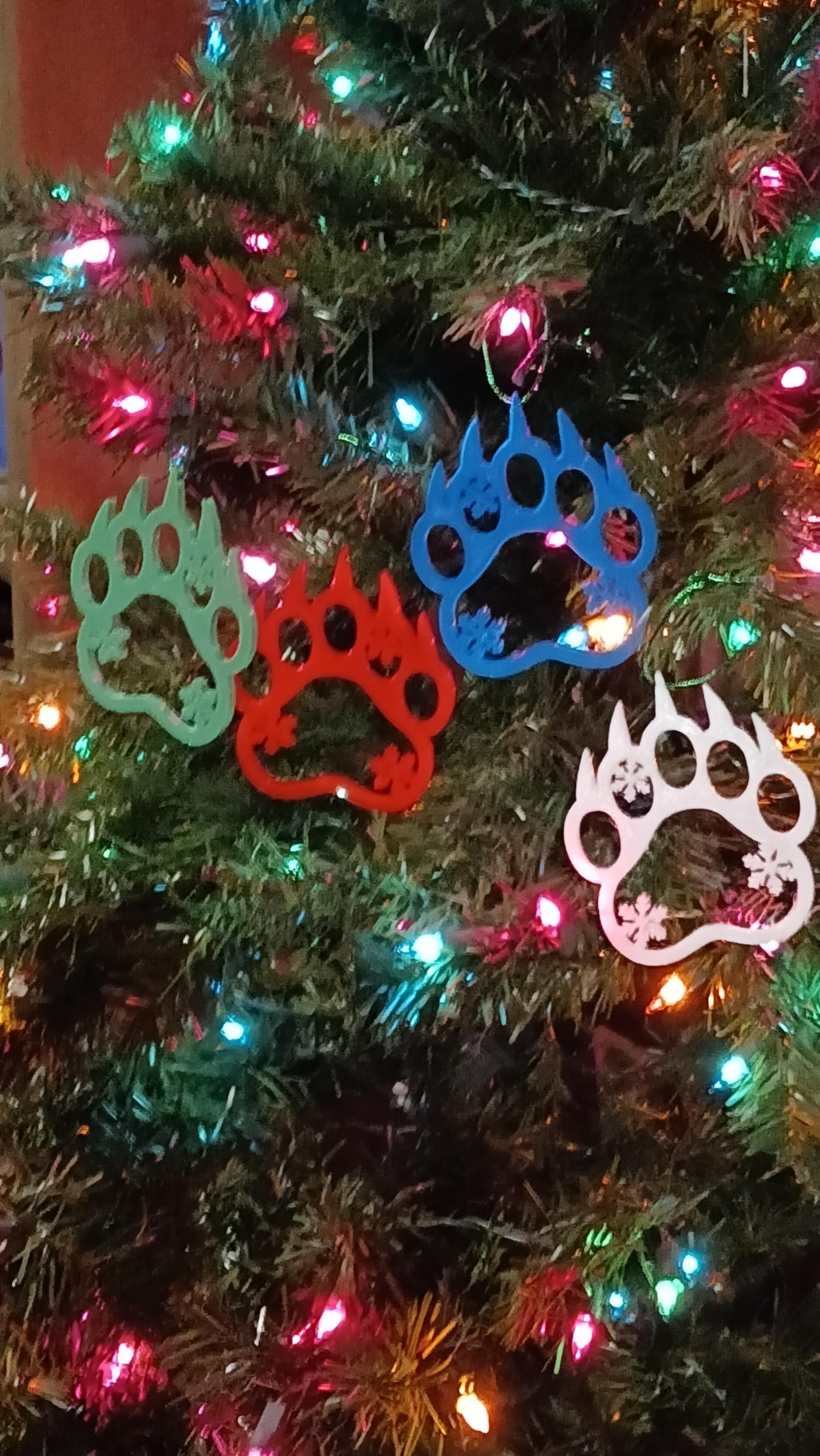 Bear Paw Print Christmas Ornament  3d model