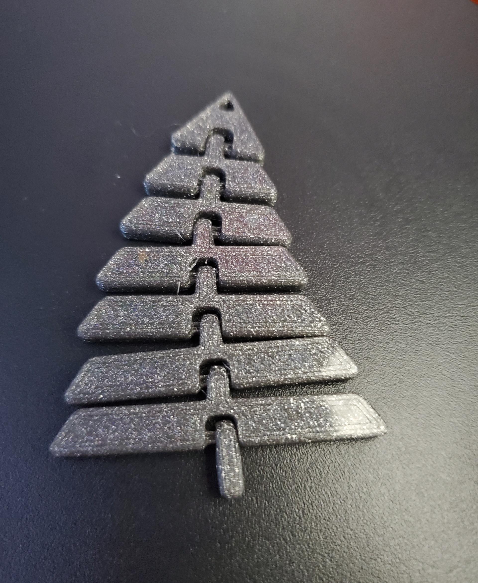Articulated Christmas Tree Keychain - Print in place fidget toy - hobbyking glitter grey - 3d model