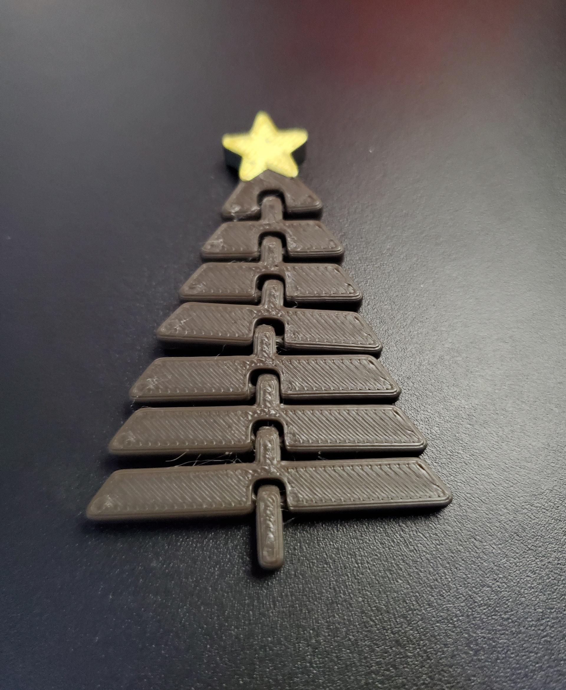 Articulated Christmas Tree with Star - Print in place fidget toy - 3mf - polymaker dark grey green - 3d model