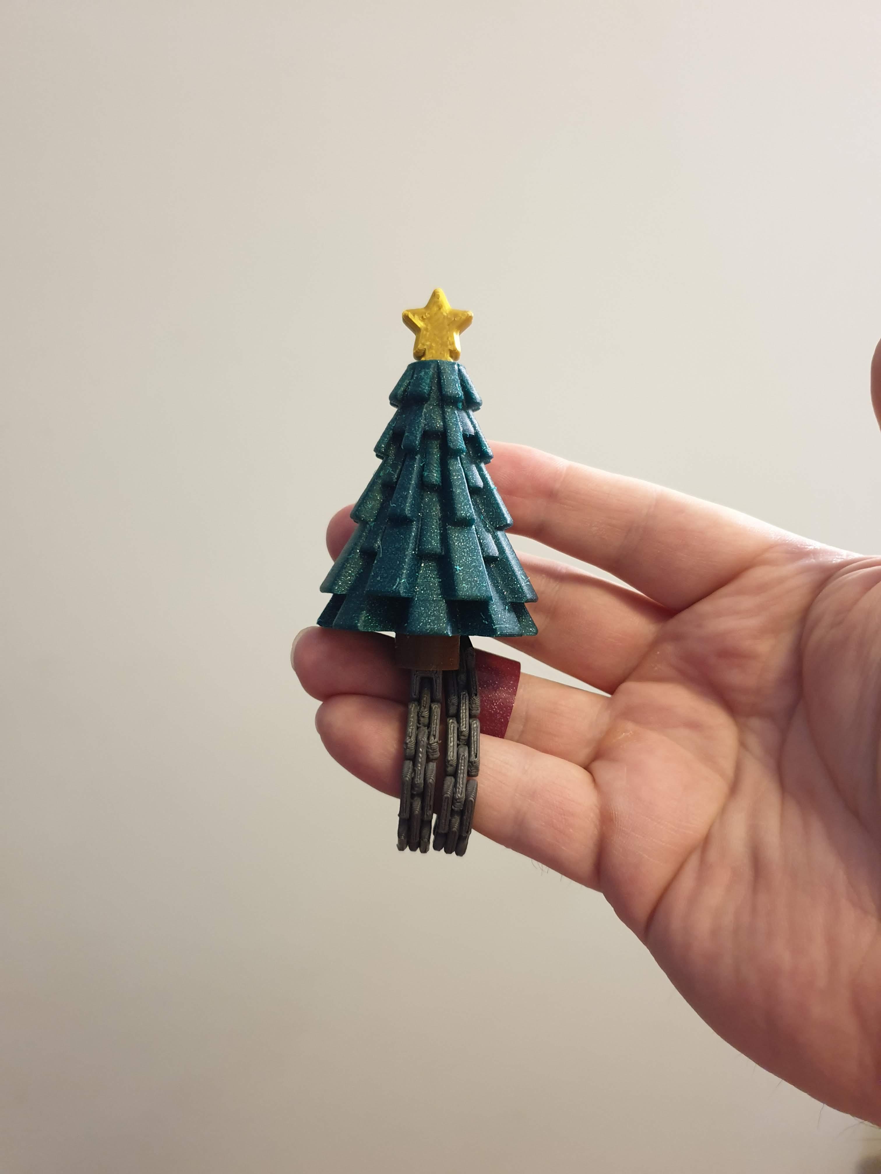 Ringchaku Spinning Fidget Toy - Christmas Edition 3d model