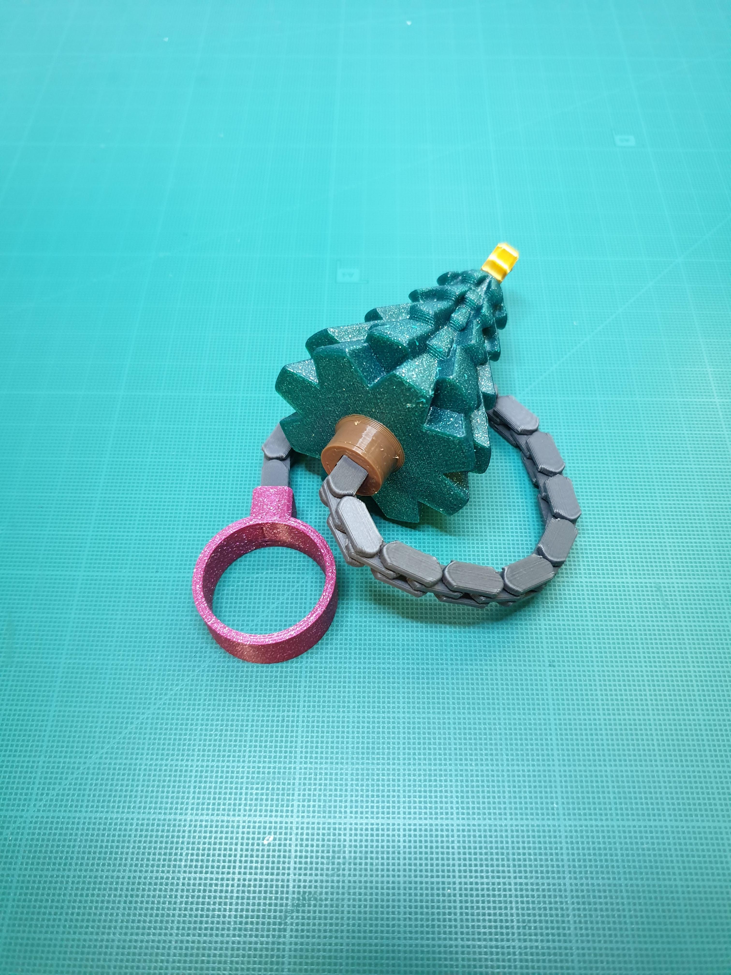 Ringchaku Spinning Fidget Toy - Christmas Edition 3d model