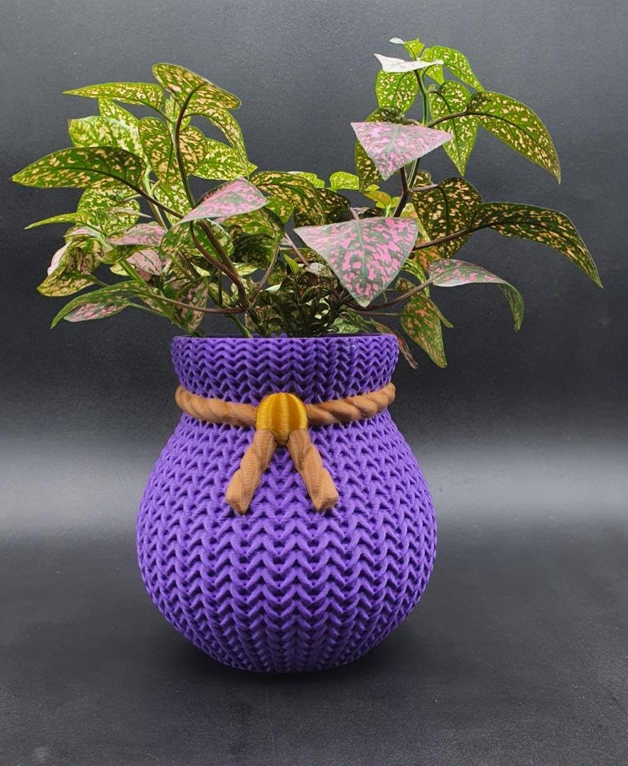Knitted Roped Vase Planter - Great for my pink splash plant! - 3d model