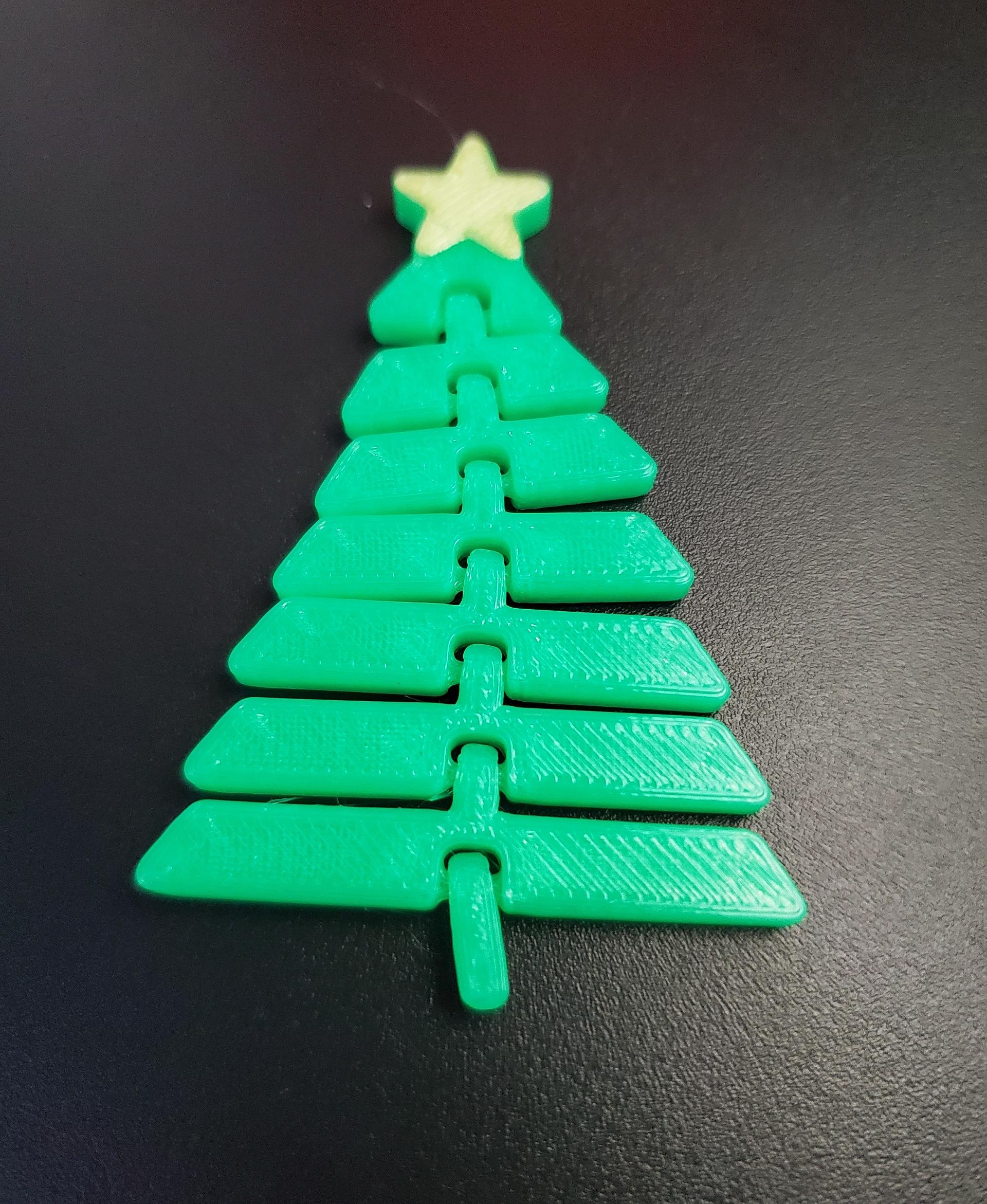 Articulated Christmas Tree with Star - Print in place fidget toy - 3mf - IIIDMAX fluorescent green - 3d model