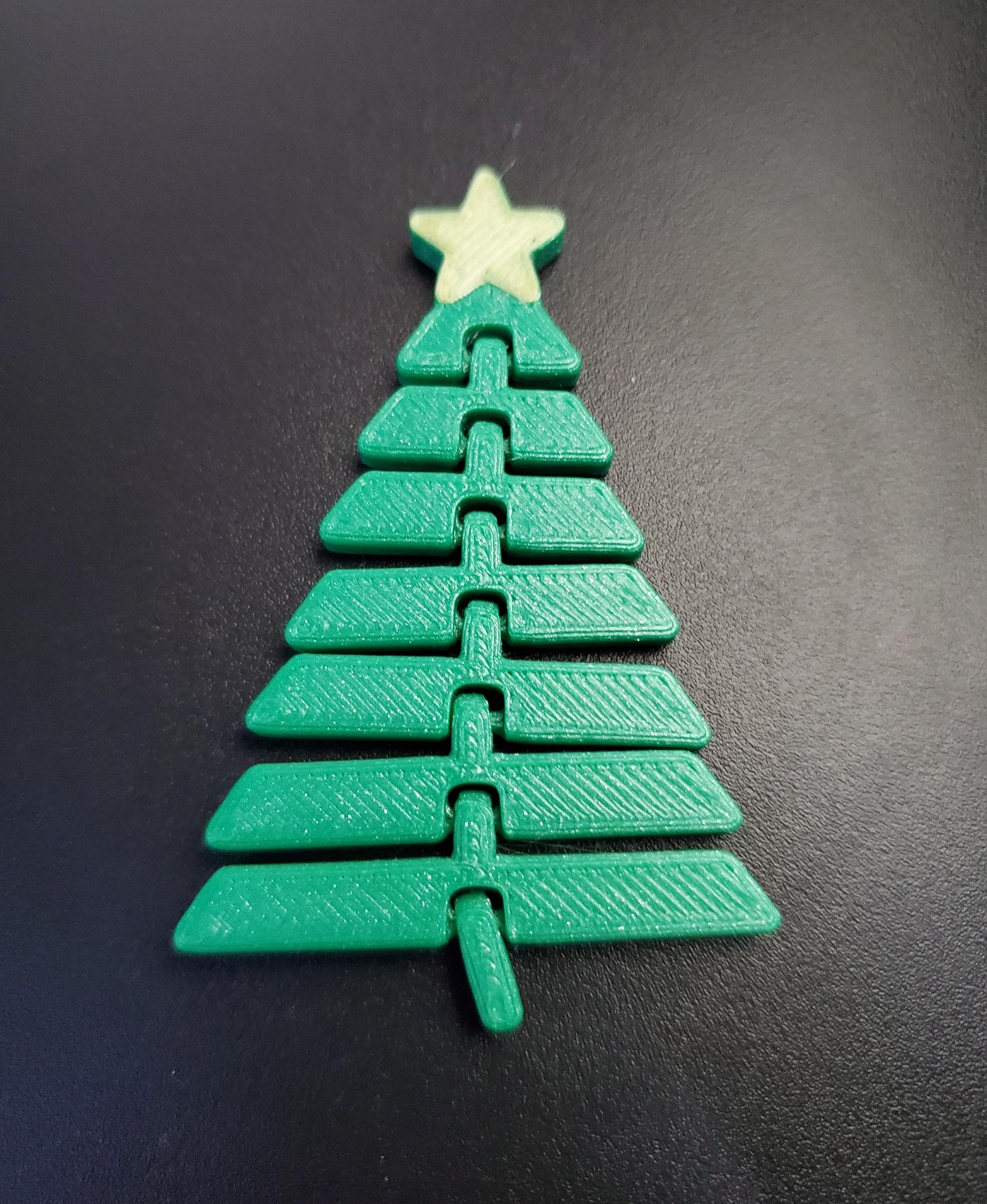 Articulated Christmas Tree with Star - Print in place fidget toy - 3mf - polymaker green pla - 3d model