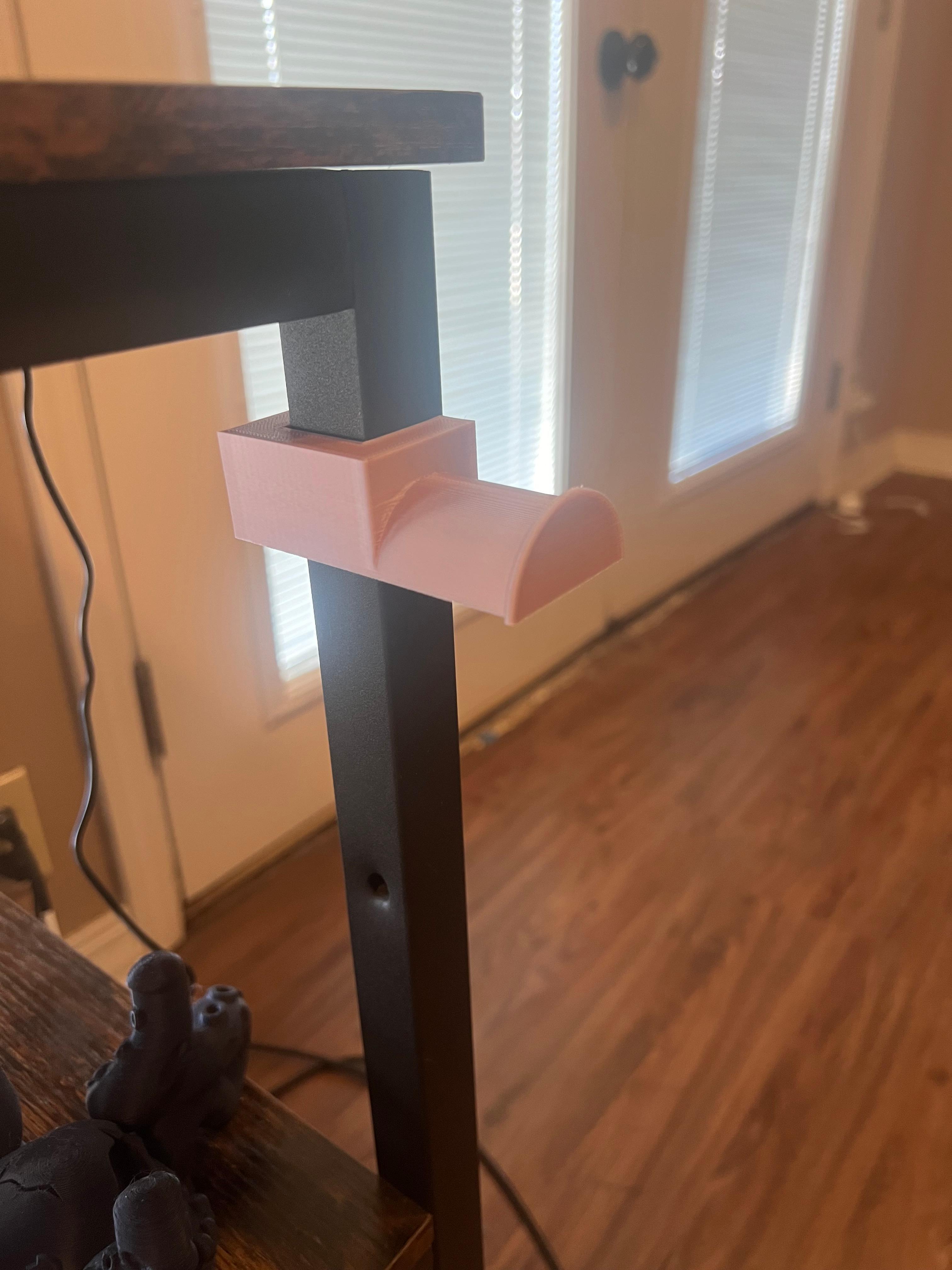 side mounted headphone stand 3d model