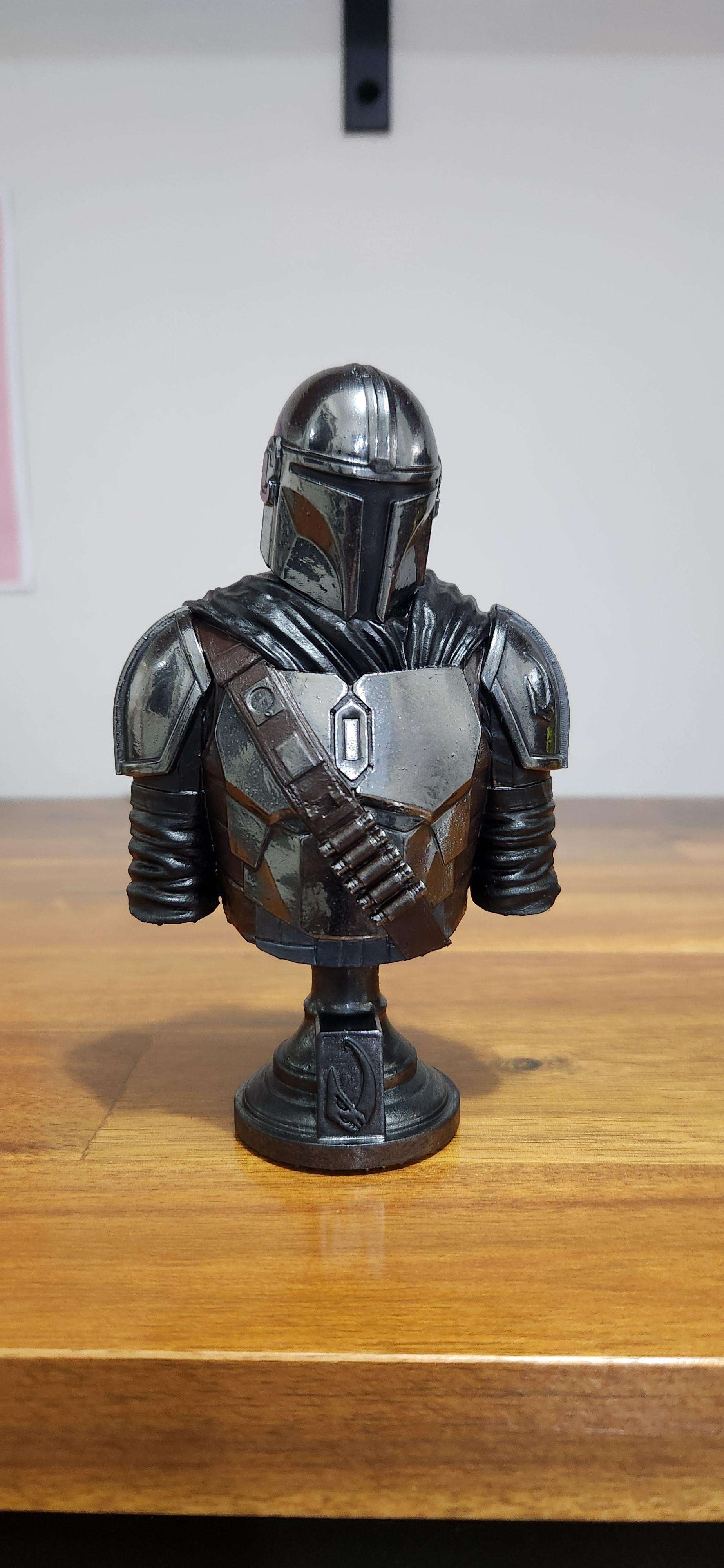 Mandalorian Bust - Gloss black paint&prime then rub with crushed graphite 
then paint with acrylic paints - Awesome model - 3d model