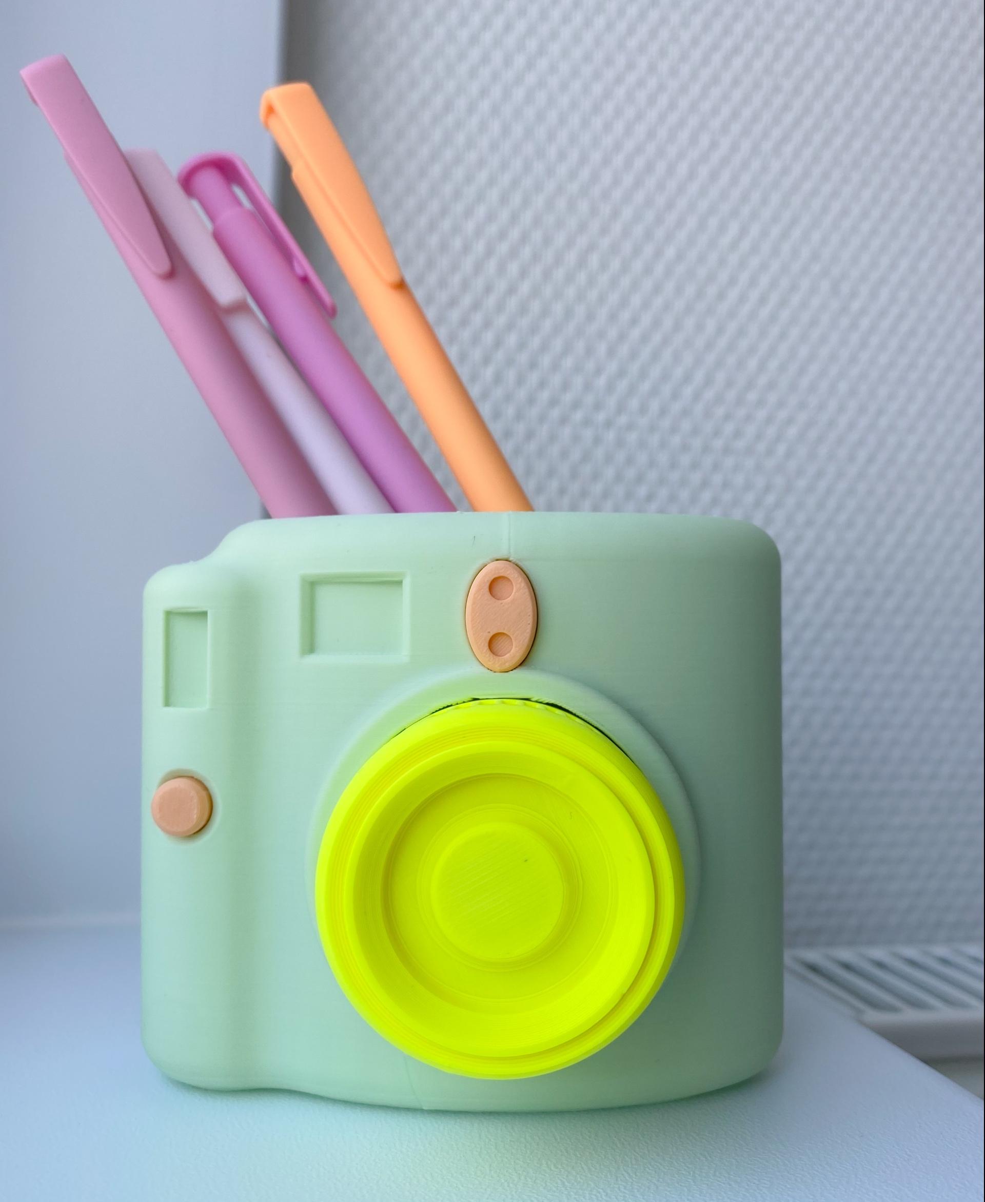 Instant Camera + Pen Holder - Say cheeseeee! - 3d model